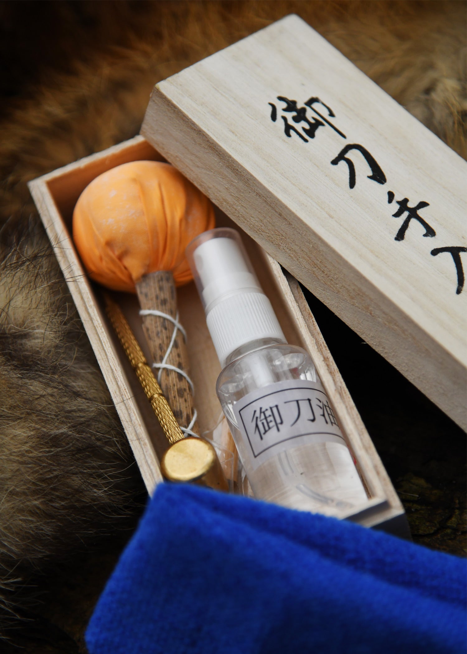 Imagen única de: Set De Cuidado Para Hojas Japonesas En Caja De Madera.