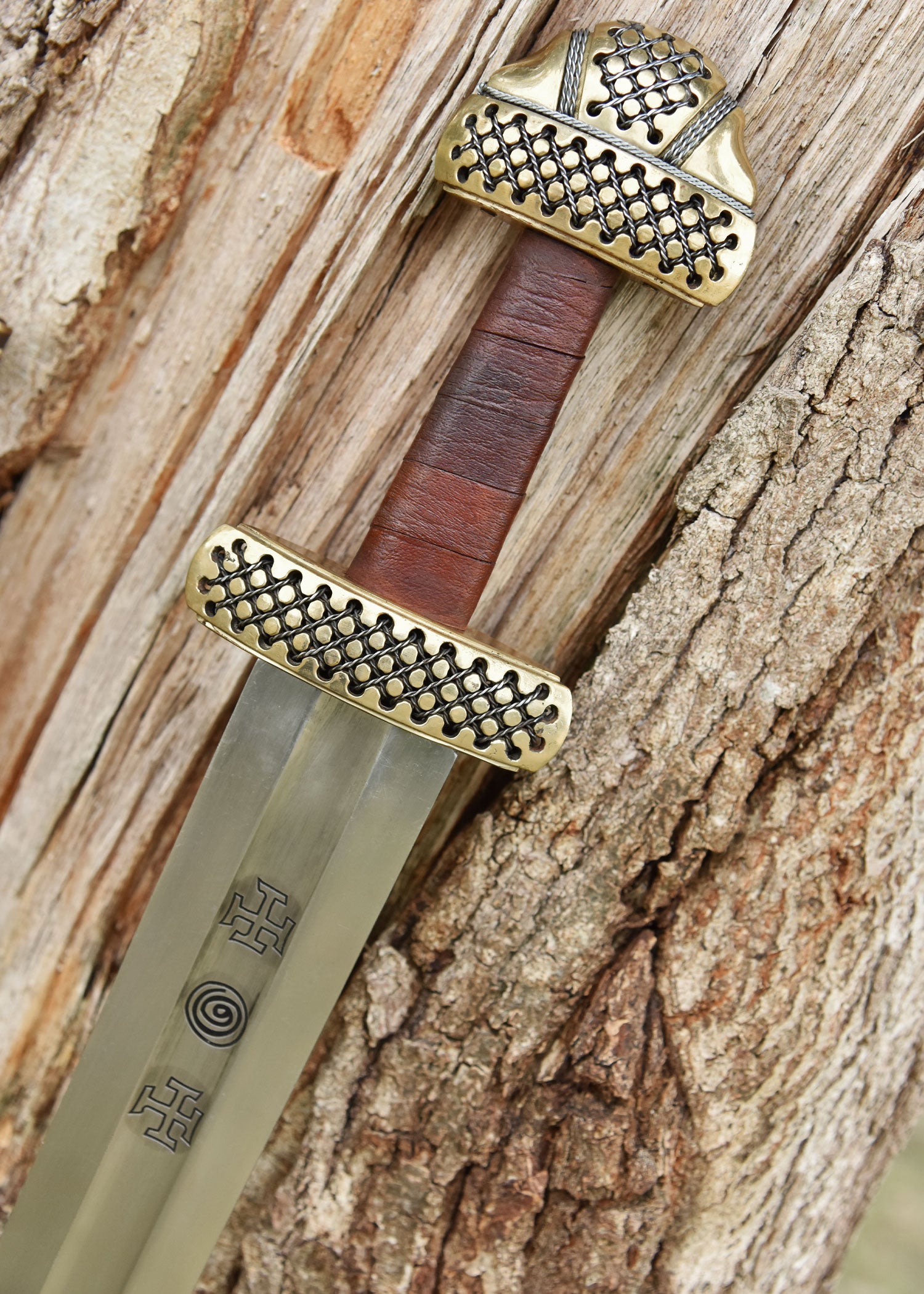 Imagen única de: Espada Ruso-vikinga, Tipo Petersen E2, Gnezdovo, Tumba L-13, Siglo X. Categoría-B