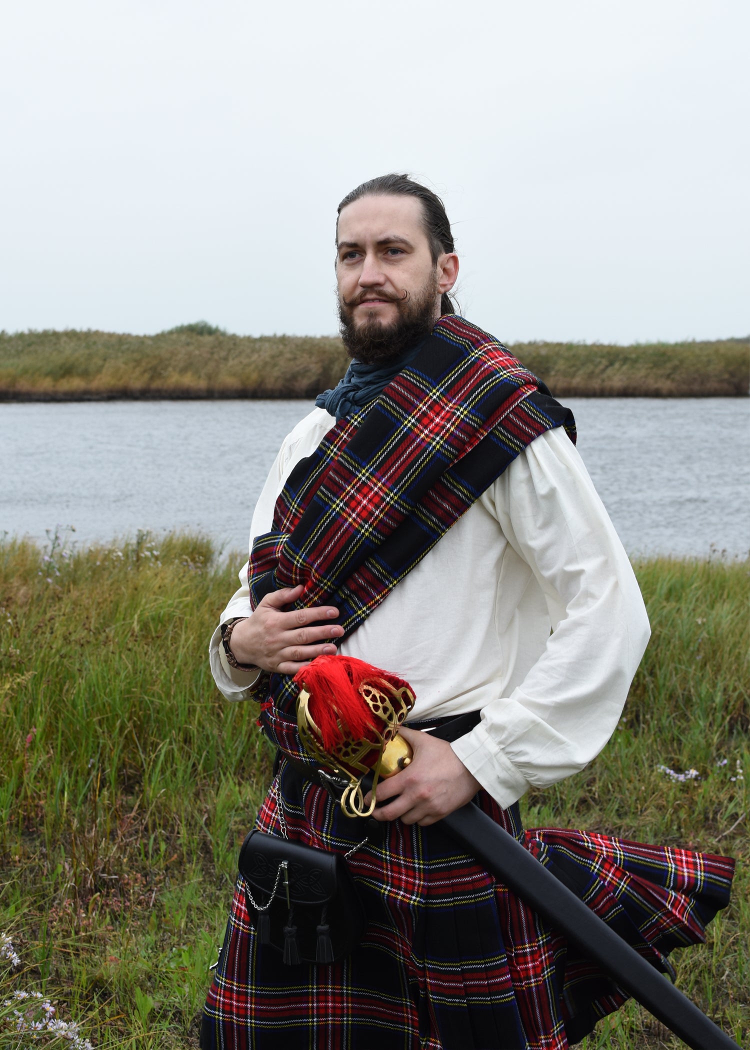 Imagen única de: Espada Escocesa Con Empuñadura Y Vaina De Latón. Categoría-B