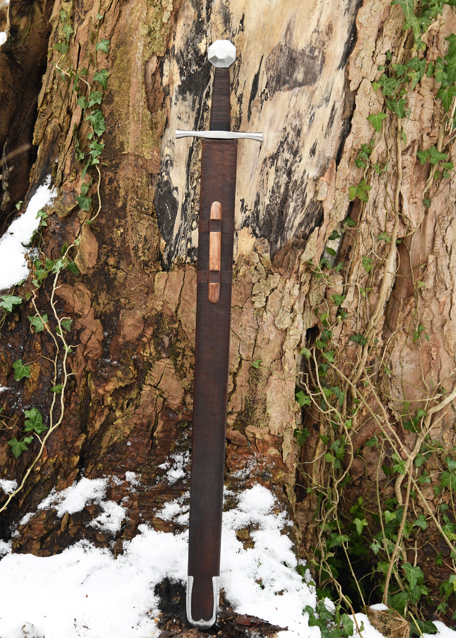 Imagen única de: Espada Cruzada Con Pomo Octogonal, Siglo XIII. Categoría-B