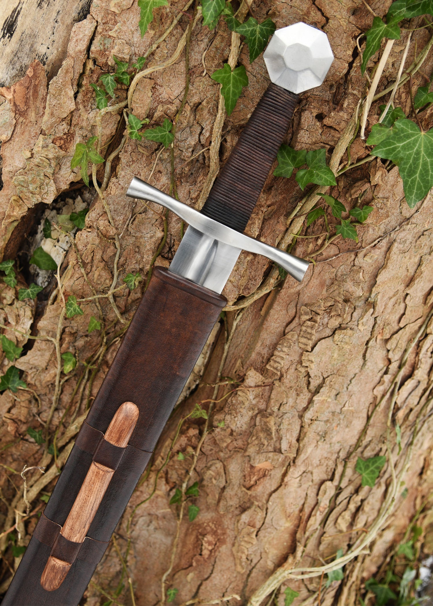 Imagen única de: Espada Cruzada Con Pomo Octogonal, Siglo XIII. Categoría-B