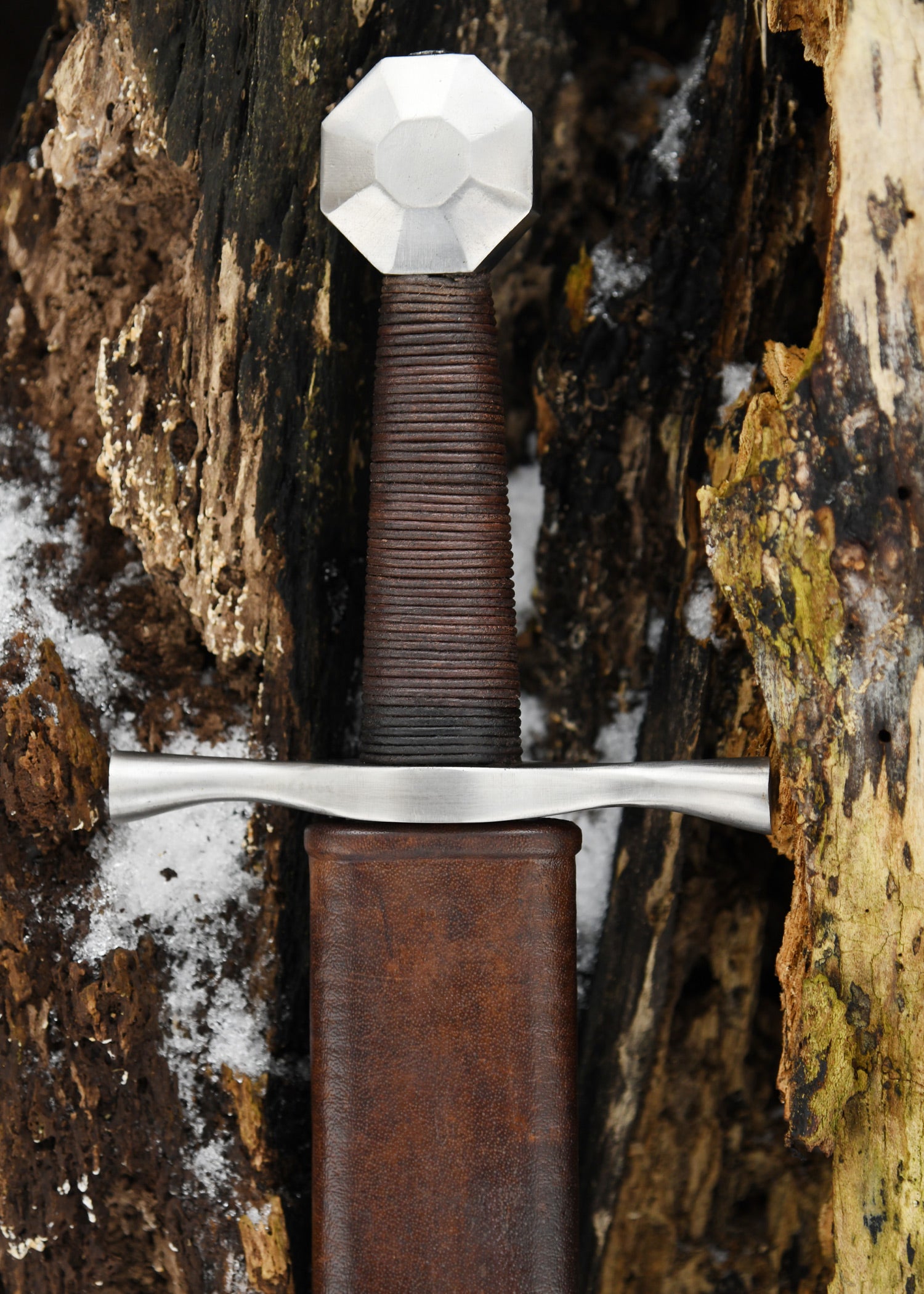 Imagen única de: Espada Cruzada Con Pomo Octogonal, Siglo XIII. Categoría-B