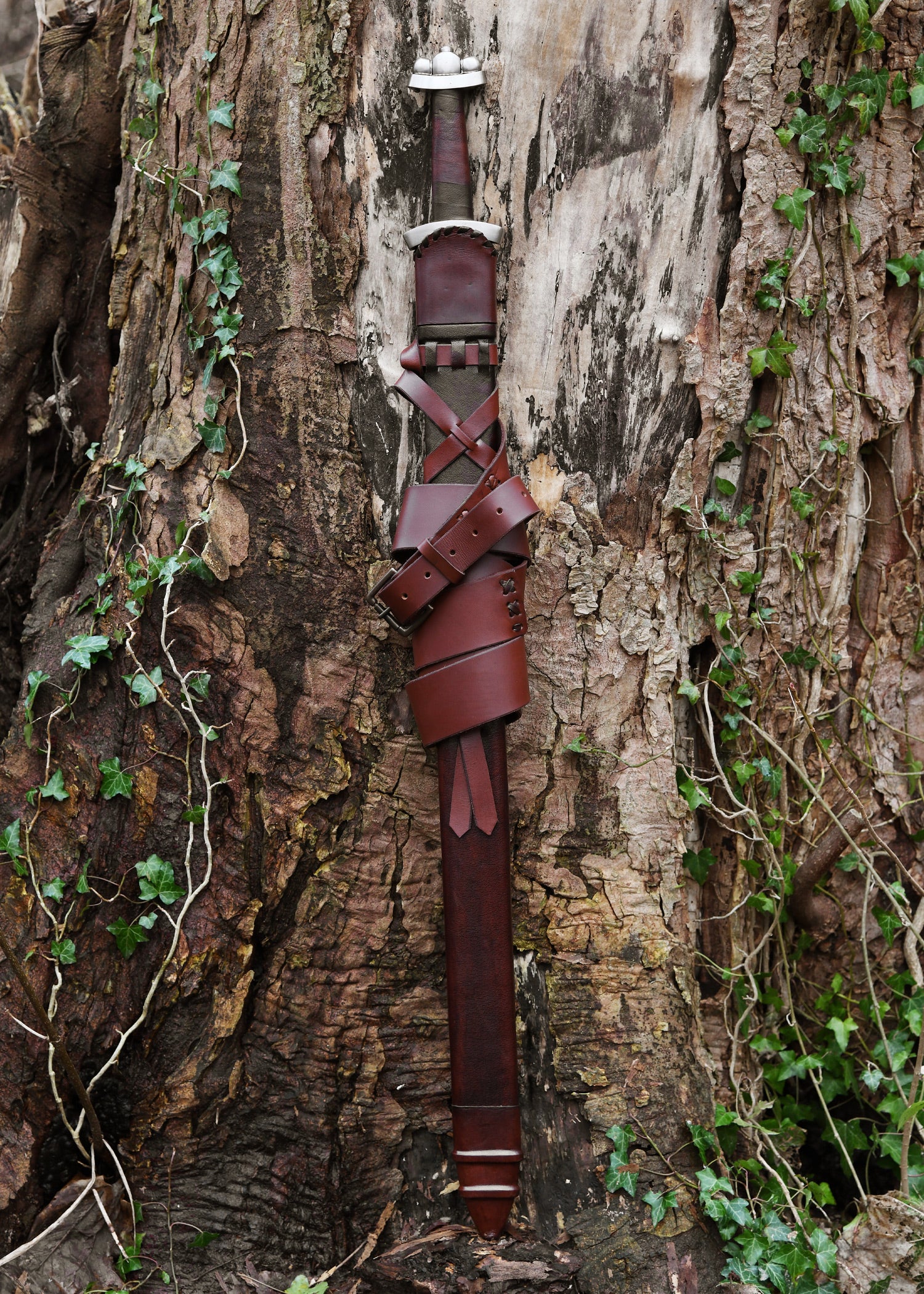 Imagen única de: Espada Vikinga Temprana Godfred Con Vaina, Hoja De Damasco Categoría-B