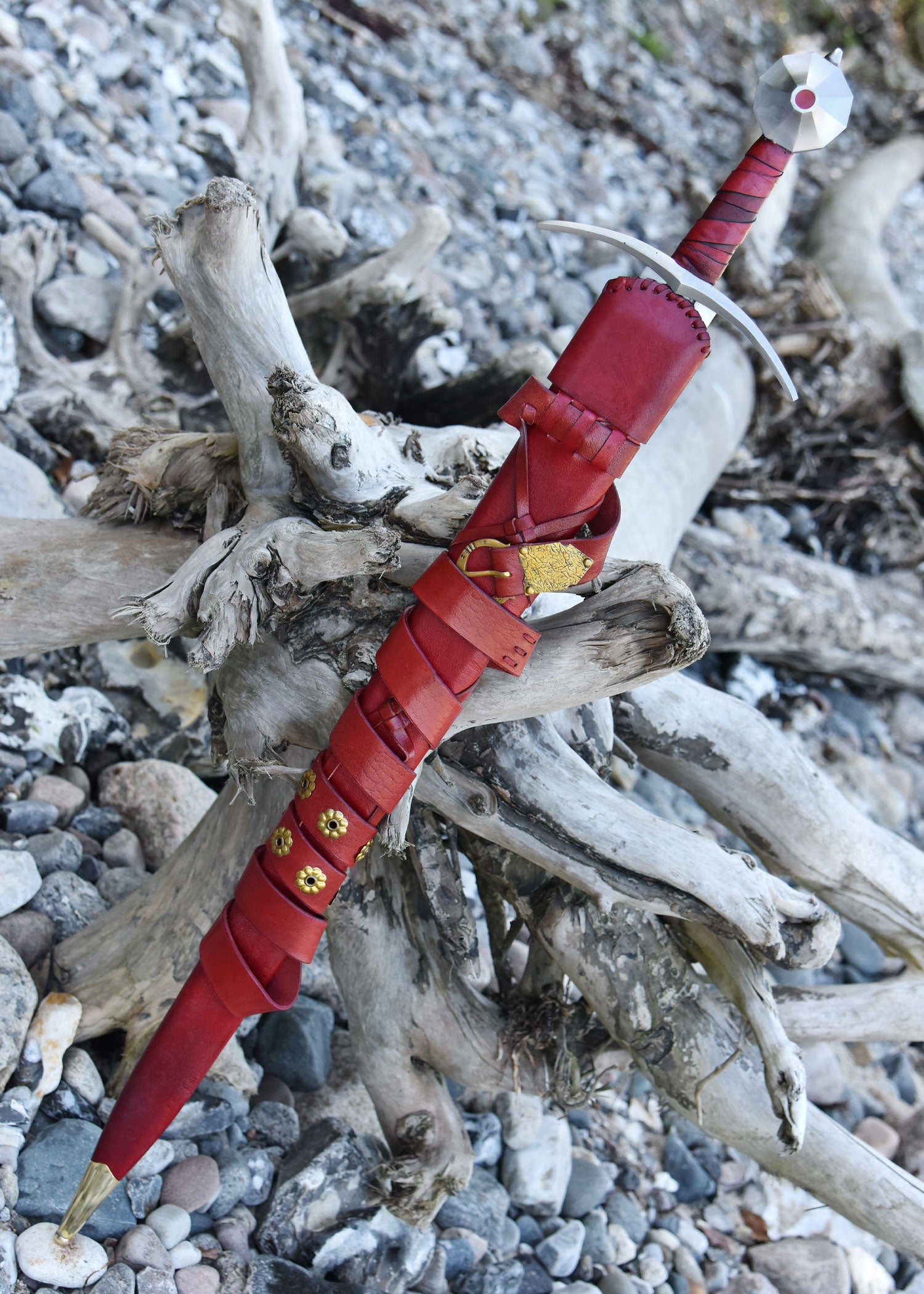 Imagen única de: Espada De Caballero Gammelt Jern Con Vaina, Siglo Xiii., Afilada