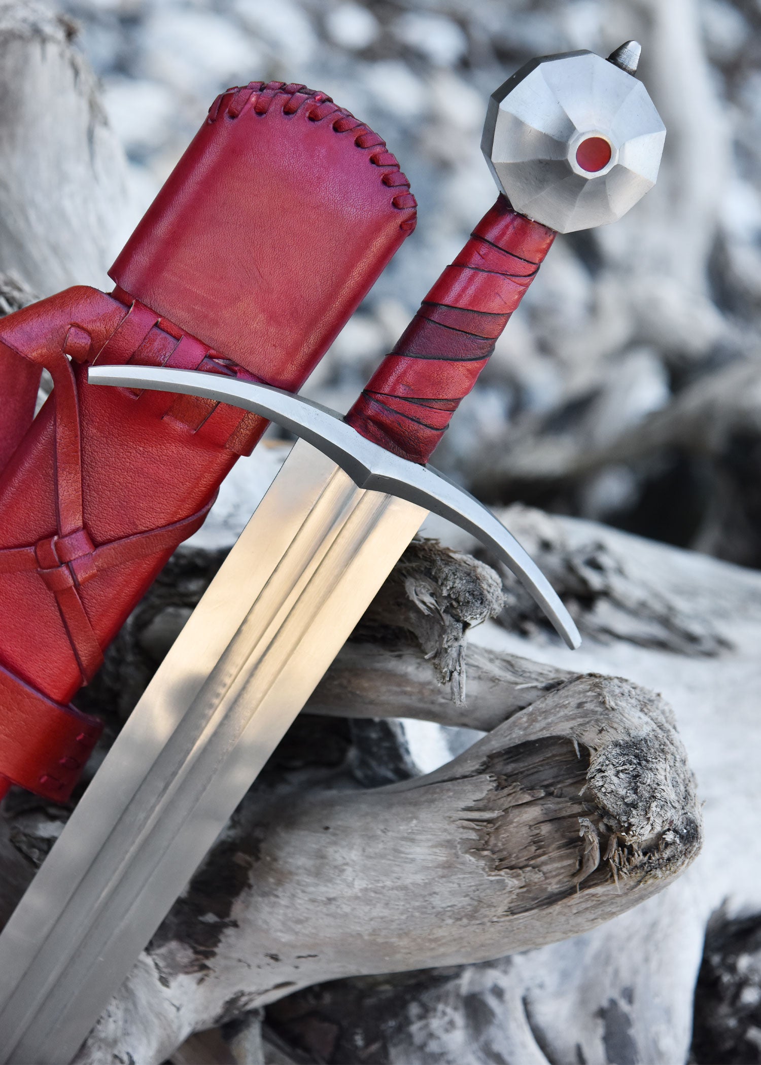 Imagen única de: Espada De Caballero Gammelt Jern Con Vaina, Siglo Xiii., Afilada