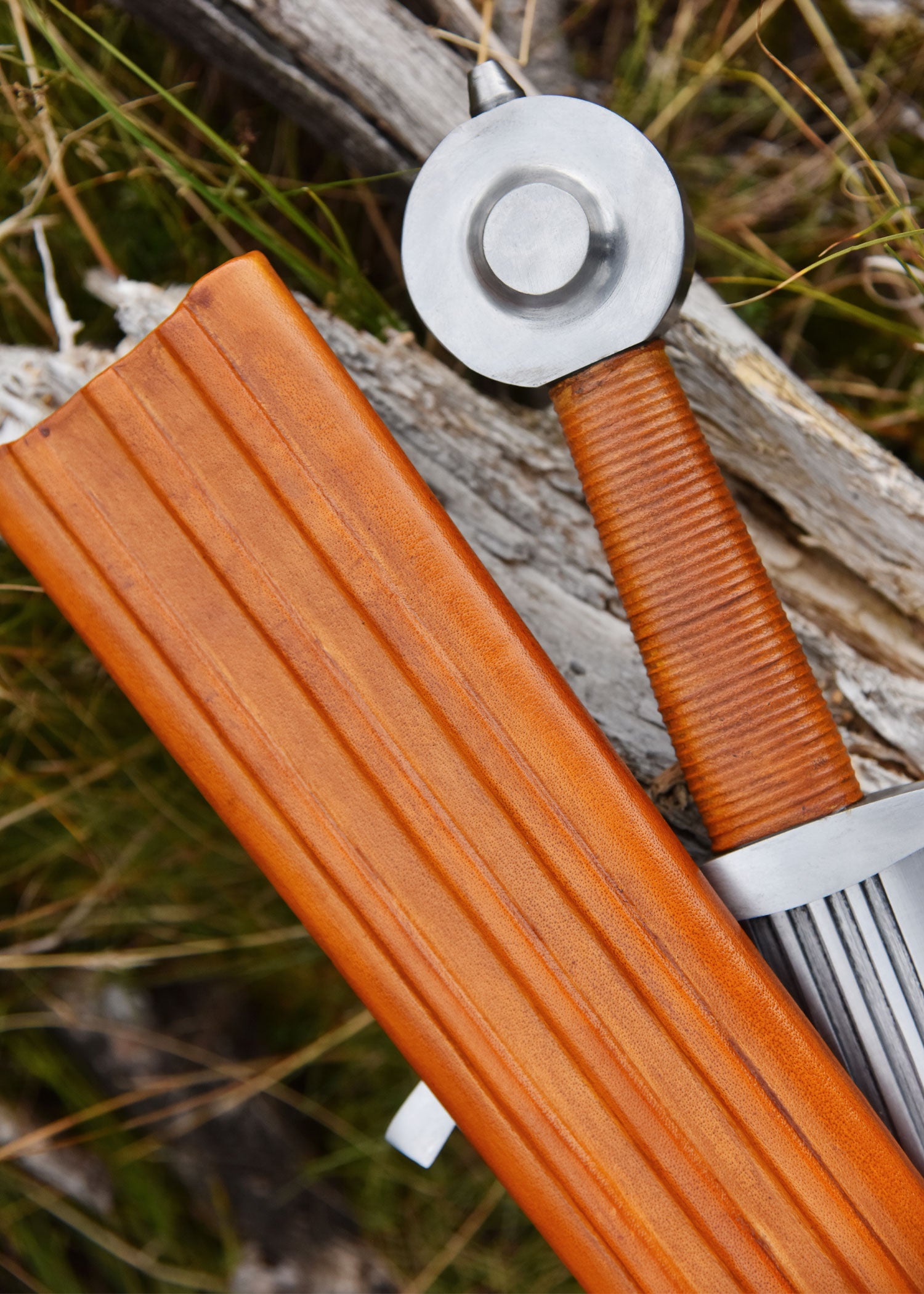 Imagen única de: Espada De Caballero Moonbrand Con Vaina, Siglo Xiii., Afilada