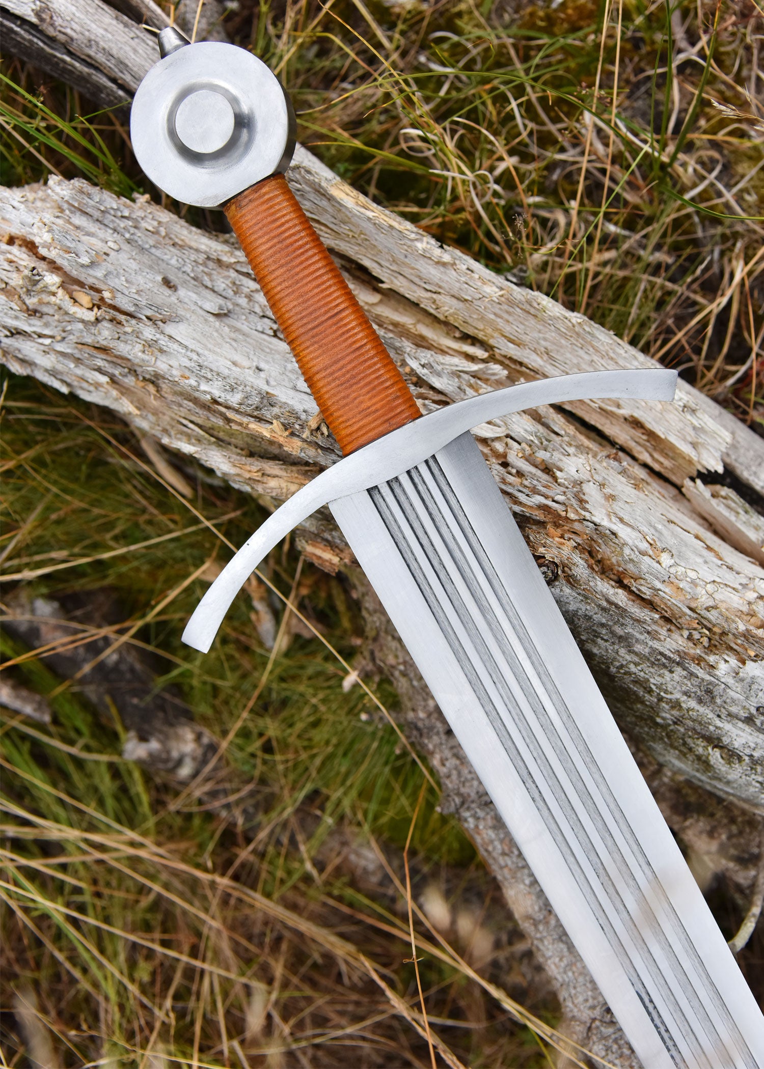 Imagen única de: Espada De Caballero Moonbrand Con Vaina, Siglo Xiii., Afilada