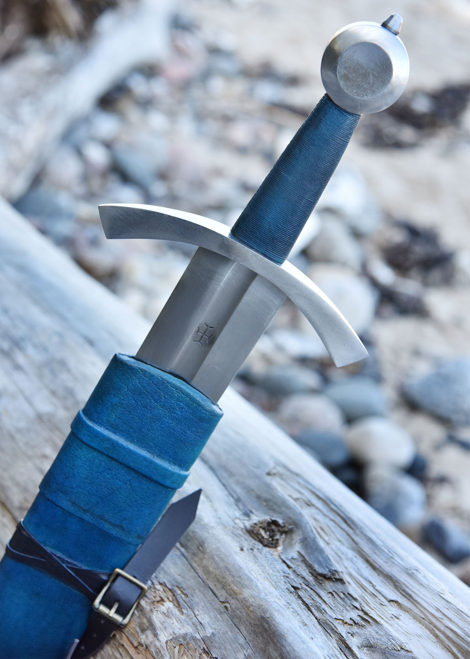 Imagen única de: Espada De Caballero Neuchâtel Con Vaina, Siglo Xiii., Afilada