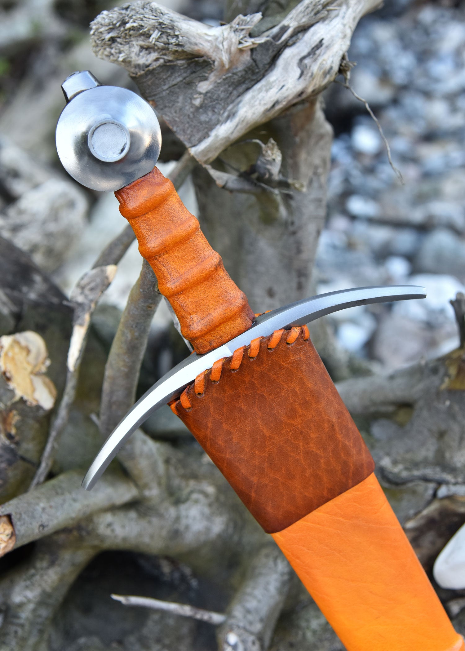 Imagen única de: Espada De Caballero Comte De Nieuwerkerke Con Vaina, Siglo Xiv., Afilada