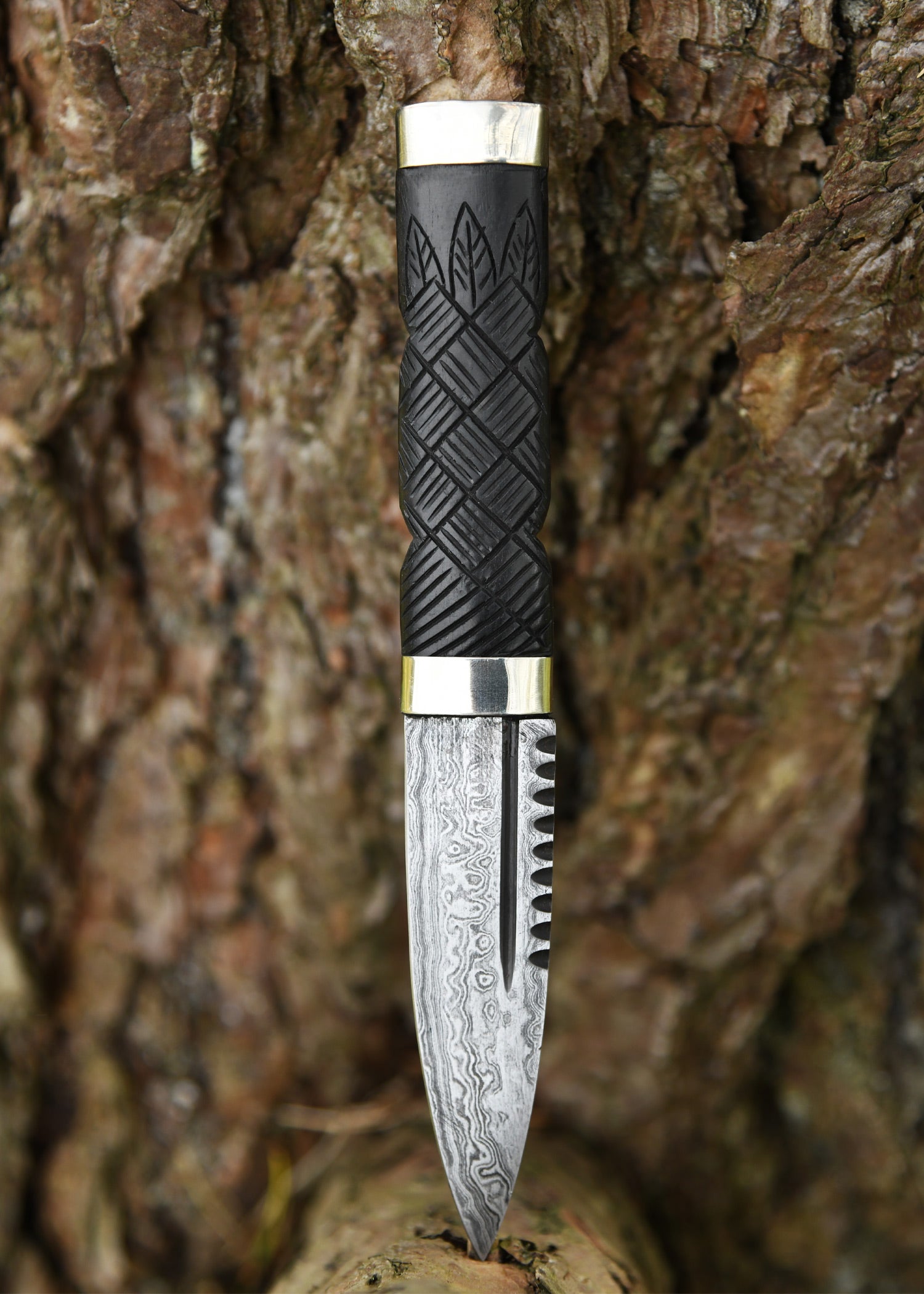 Imagen única de: Cuchillo Sgian Dubh Con Hoja Y Funda De Acero De Damasco.
