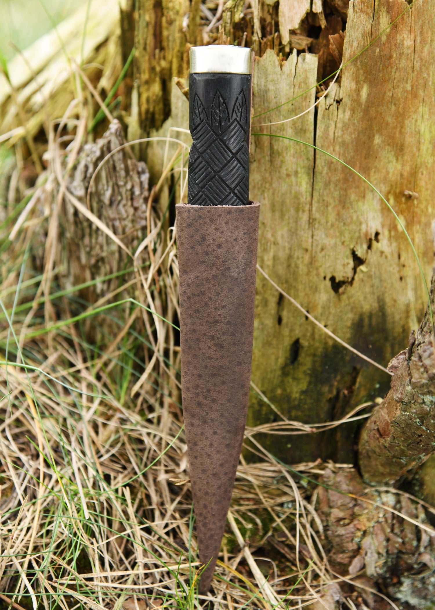 Imagen única de: Cuchillo Sgian Dubh Con Hoja Y Funda De Acero De Damasco.