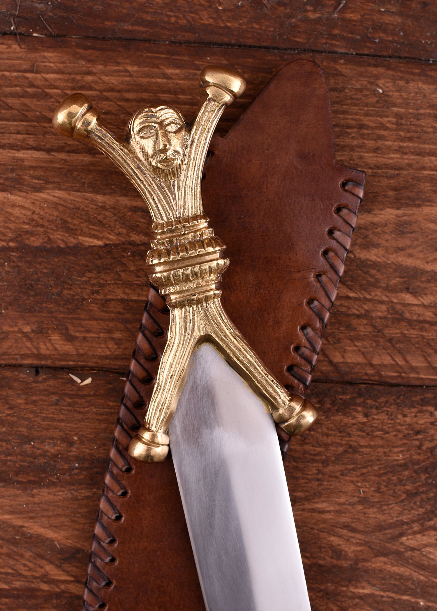 Imagen única de: Daga Celta Con Mango Y Pomo Con Forma Humana.