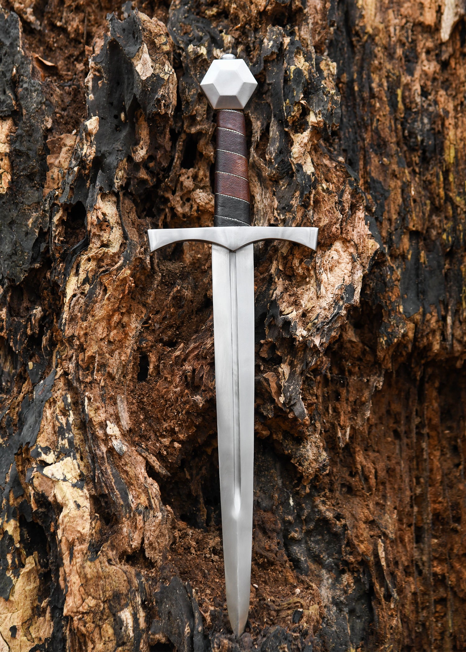 Imagen única de: Daga Medieval Con Vaina, Versión Normal.