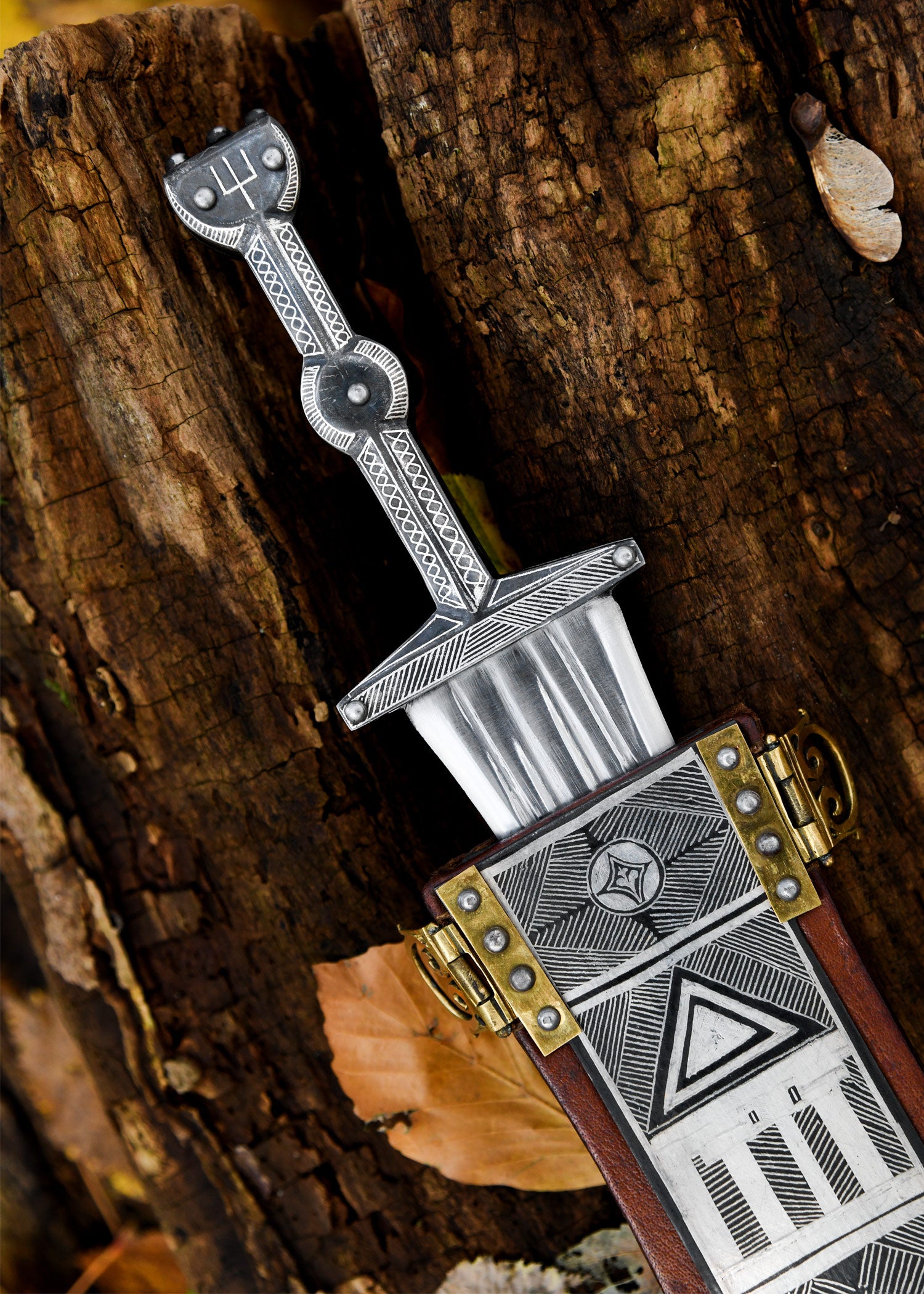 Imagen única de: Pugio De Vindonissa Con Incrustaciones De Plata.