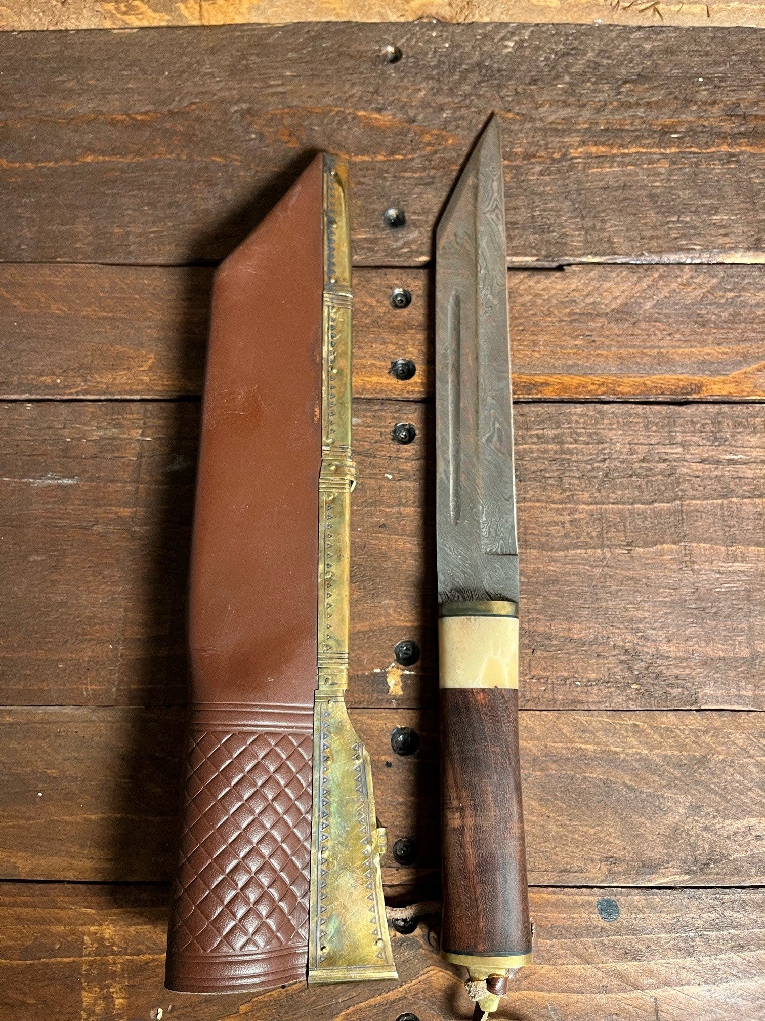 Imagen única de: Skramasax, Sax (Seax) Fabricado En Acero De Damasco Con Mango De Madera/hueso, Con Defectos