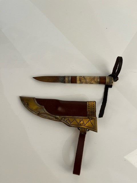 Imagen única de: Cuchillo Vikingo Pequeño, Acero De Damasco, Mango De Madera/hueso, Torslunda, Con Defectos
