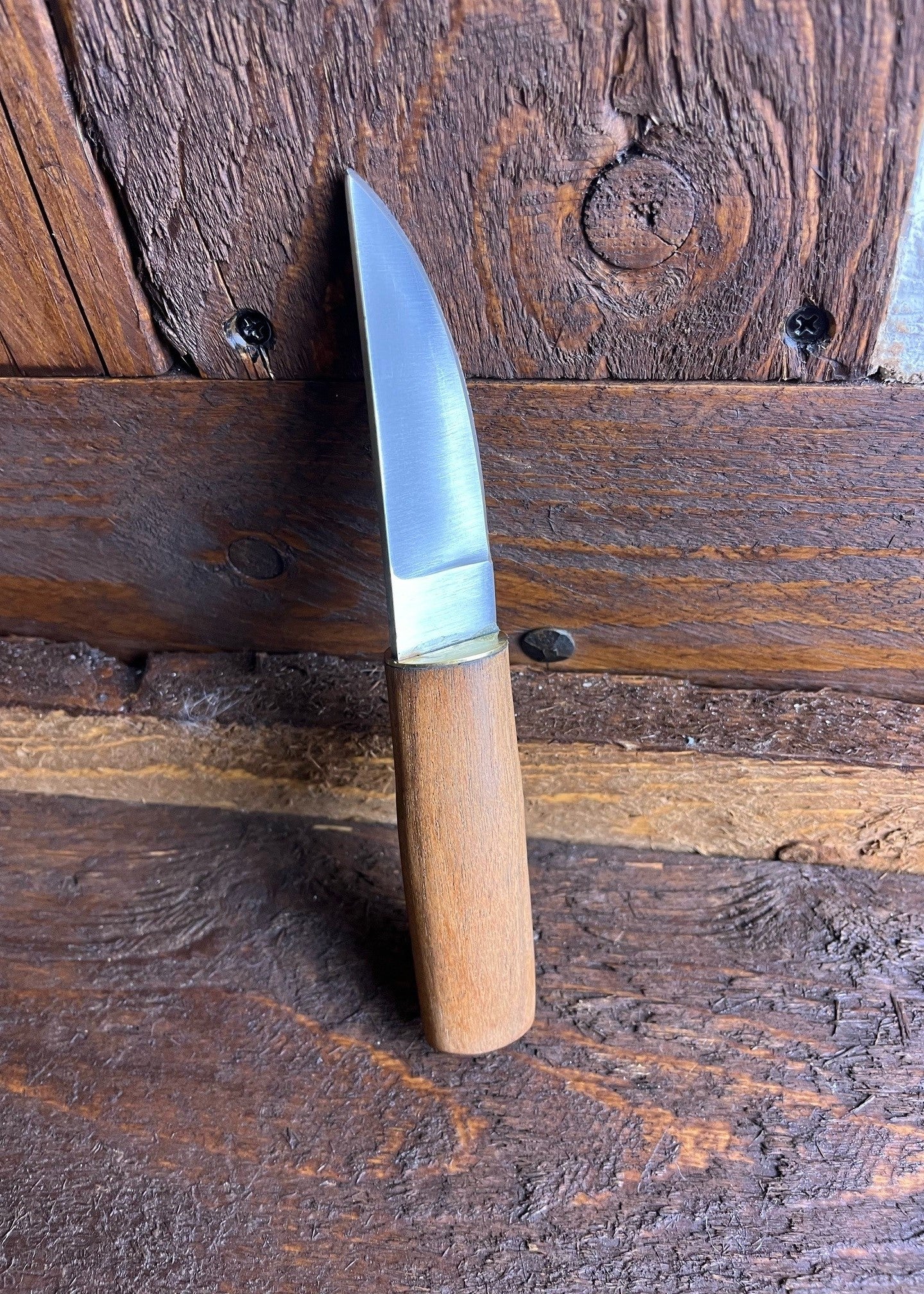 Imagen única de: Cuchillo Vikingo Con Mango De Nogal Y Funda De Cuero, Con Ligeros Defectos