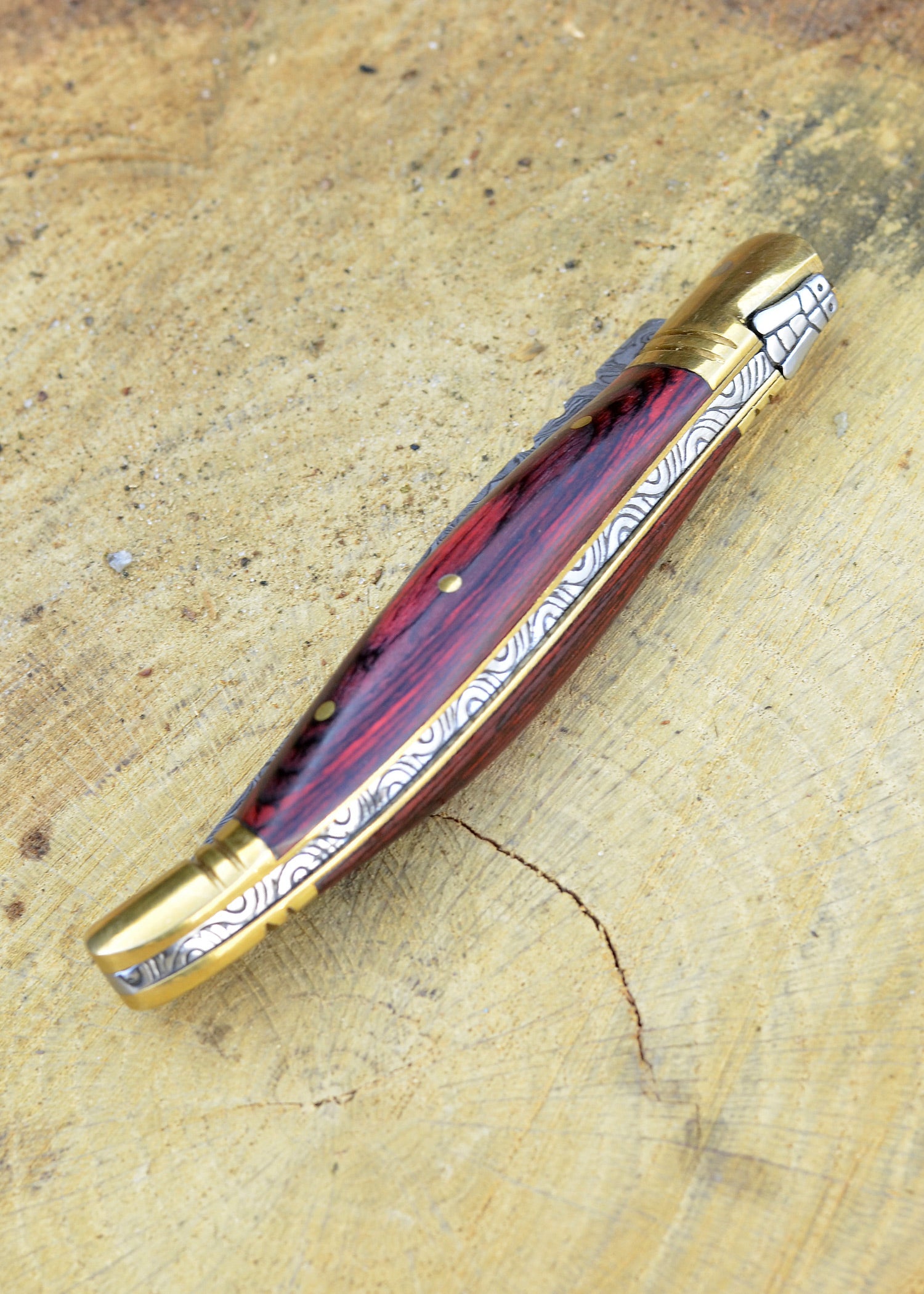 Imagen única de: Navaja Plegable Con Hoja De Acero Damasco.