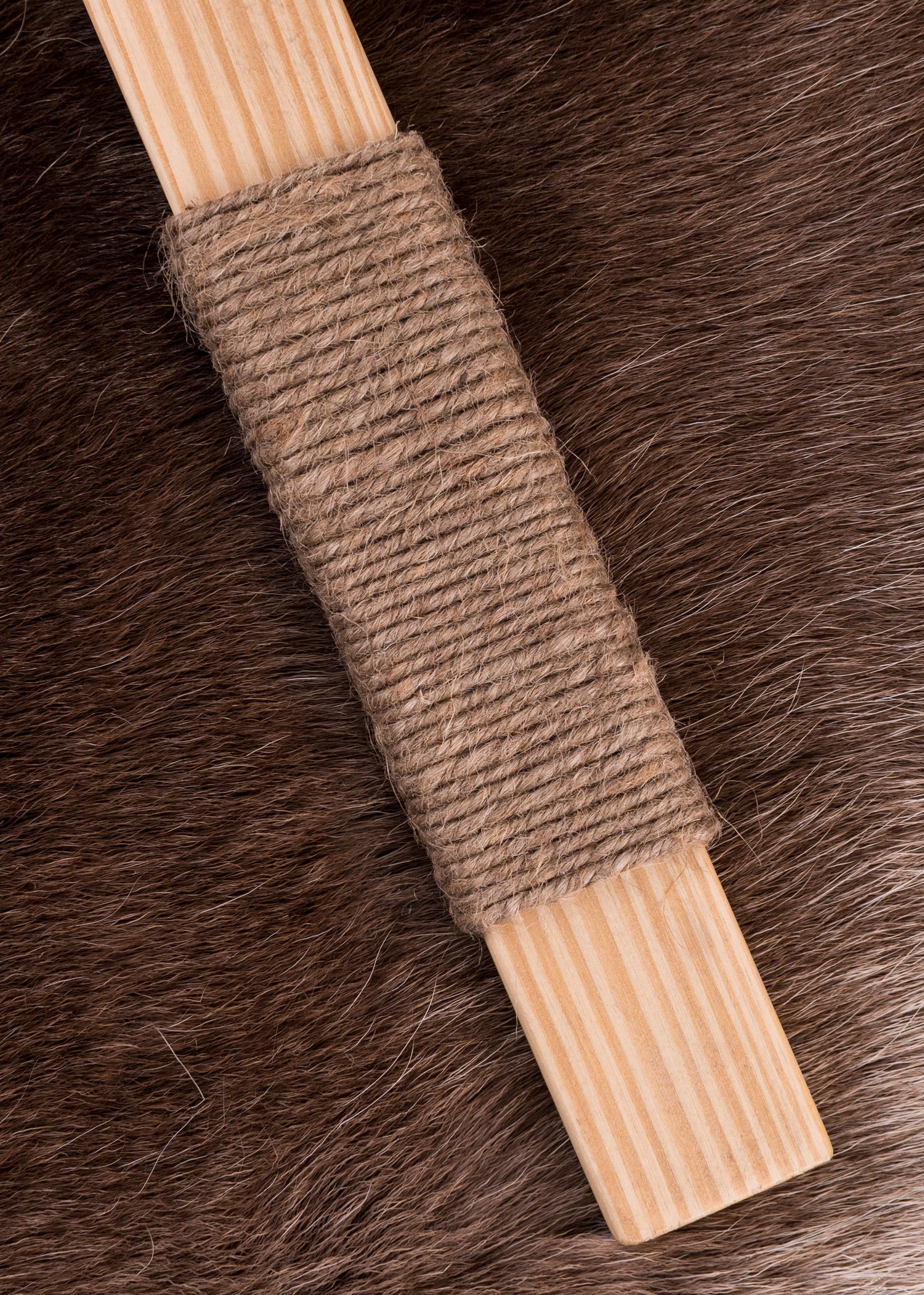 Imagen única de: Hacha De Juguete De Madera Para Niños Con Mango De Yute Envuelto