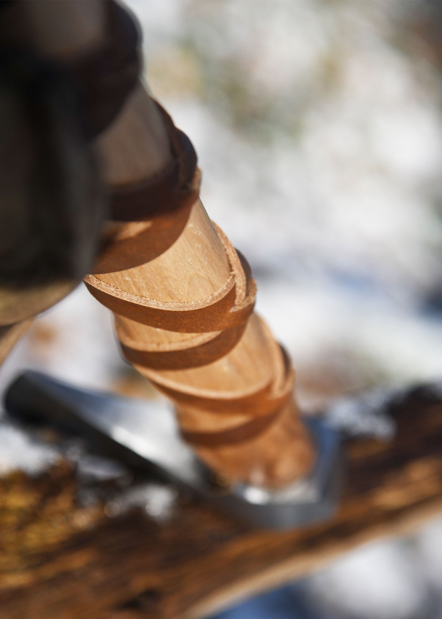 Imagen única de: Hacha Vikinga Fabricada En Acero Fundido, Tipo G, Con Grabado Y Forrada En Cuero.