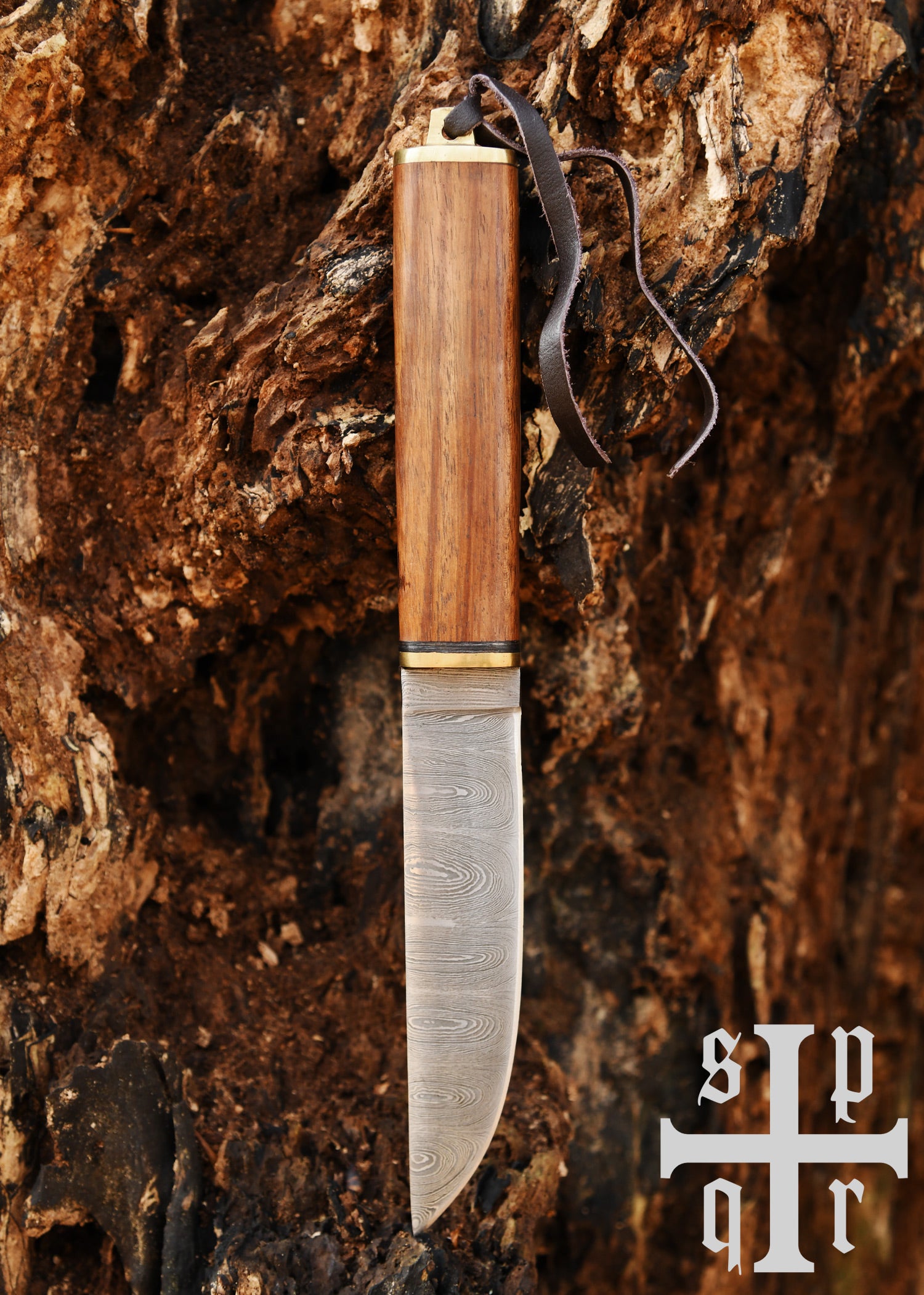 Imagen única de: Cuchillo Vikingo Fabricado En Acero De Damasco Con Mango De Madera.