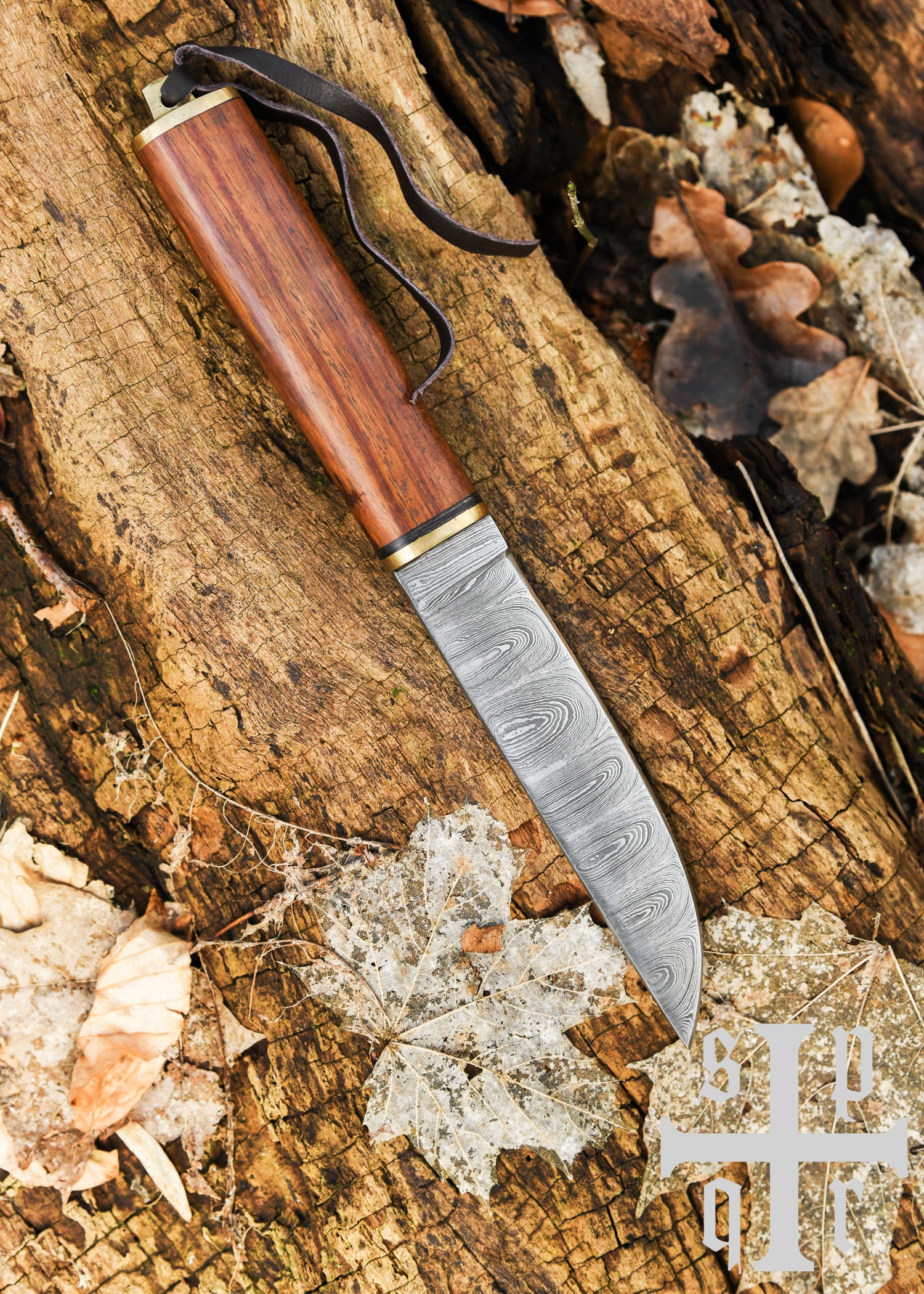 Imagen única de: Cuchillo Vikingo Fabricado En Acero De Damasco Con Mango De Madera.