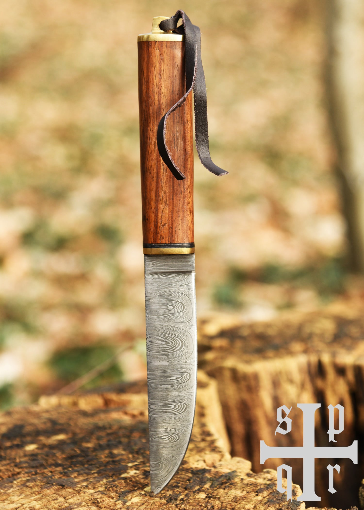 Imagen única de: Cuchillo Vikingo Fabricado En Acero De Damasco Con Mango De Madera.