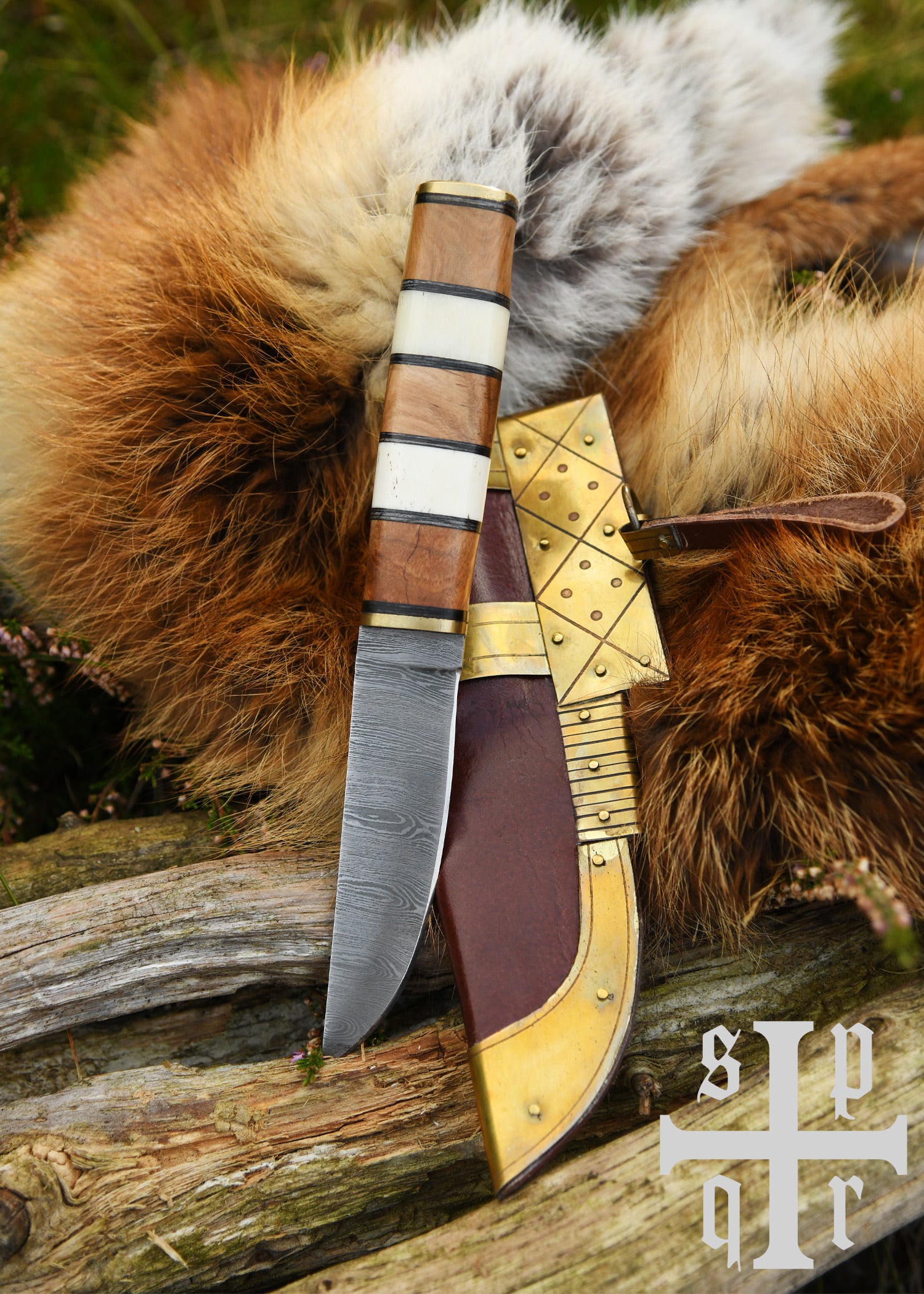 Imagen única de: Cuchillo Vikingo Fabricado En Acero De Damasco Con Mango De Madera/hueso.