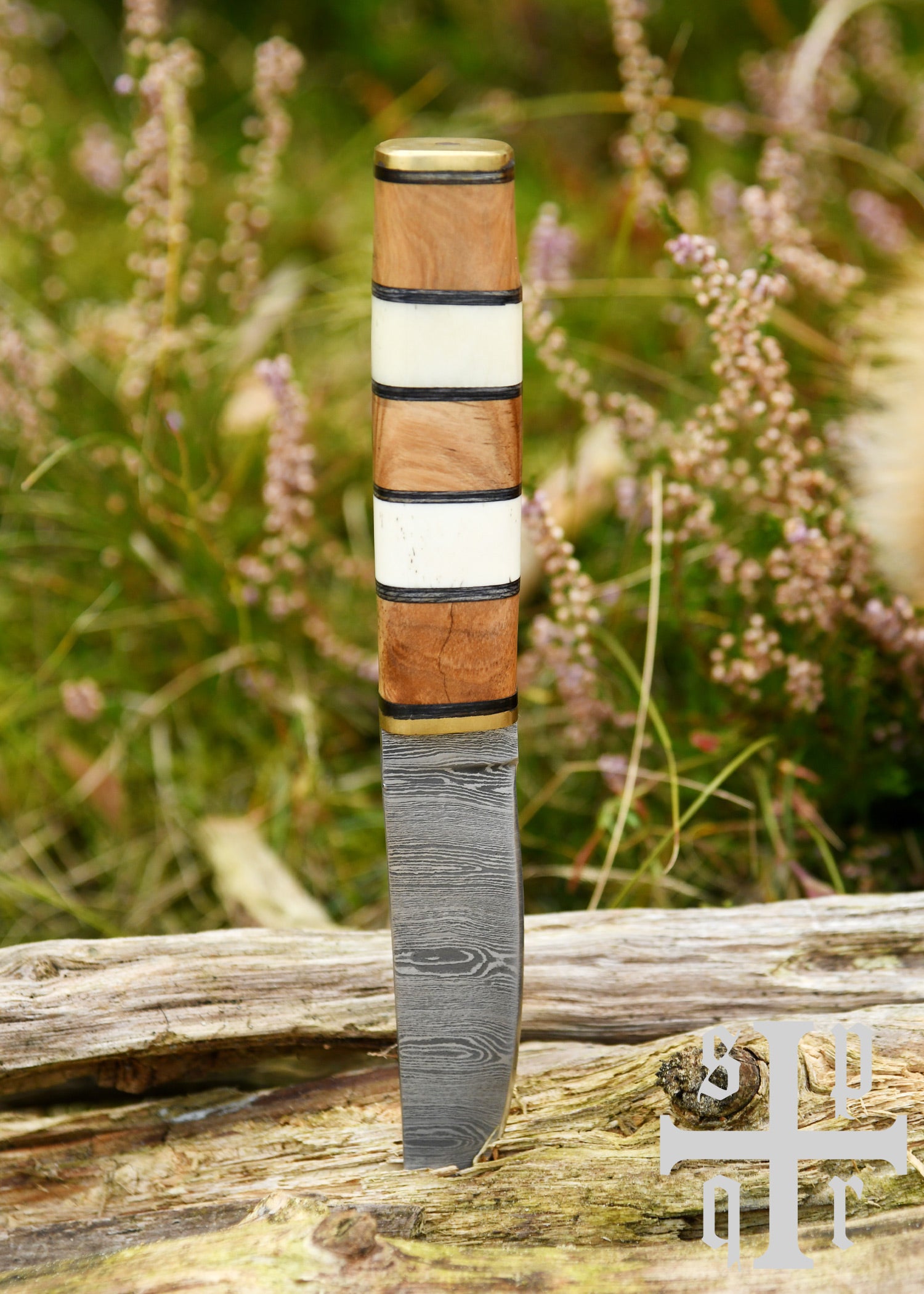 Imagen única de: Cuchillo Vikingo Fabricado En Acero De Damasco Con Mango De Madera/hueso.