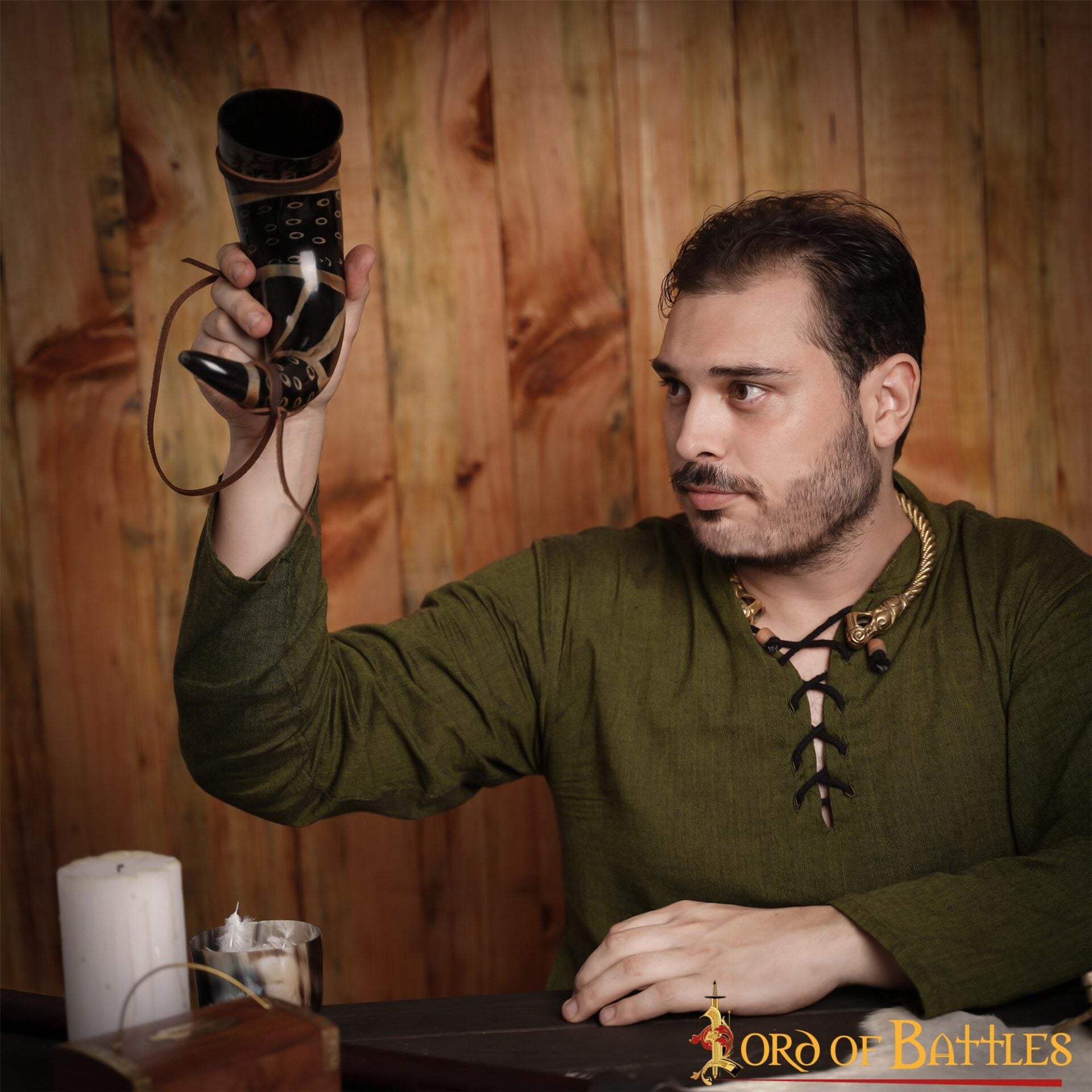 Imagen única de: Cuerno Medieval para Beber 400 - 500 Ml con Cuerda de Cuero Hecho a Mano Verdadero Cuerno de Buey