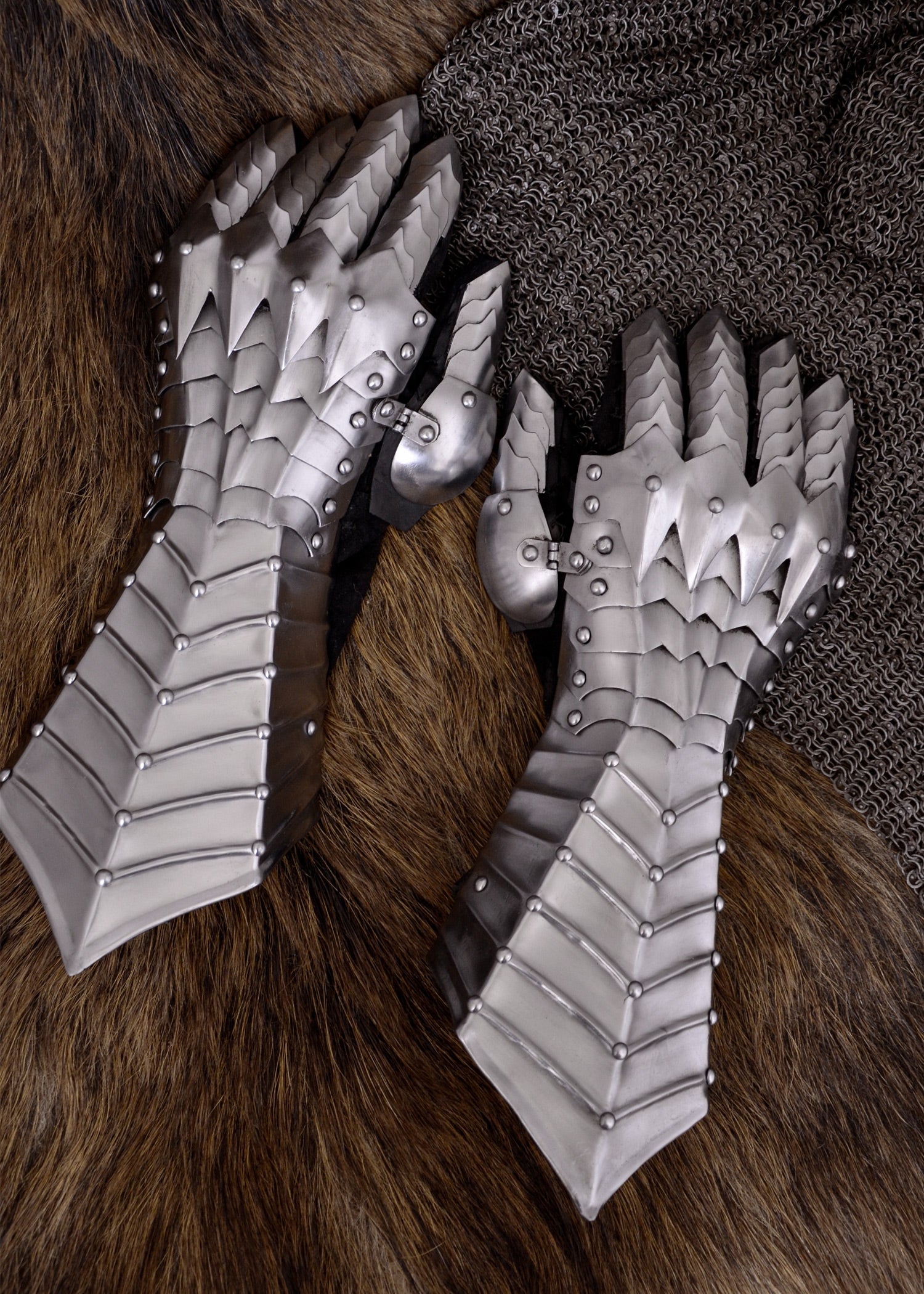 Imagen única de: Guantes De Chapa, Brillantes, Remachados Y Cosidos
