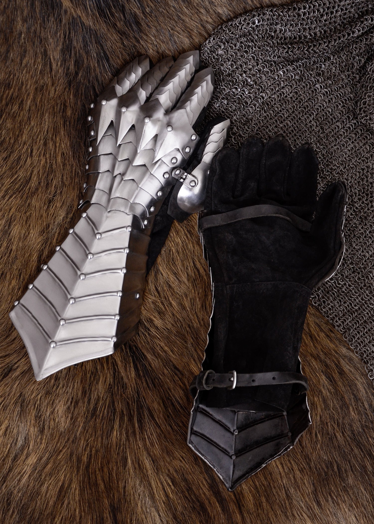 Imagen única de: Guantes De Chapa, Brillantes, Remachados Y Cosidos