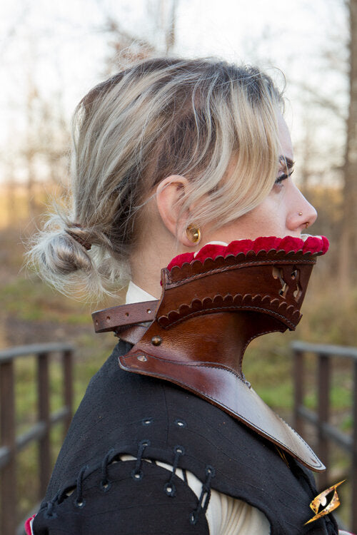 Imagen única de: Bevor De Cuero Noble