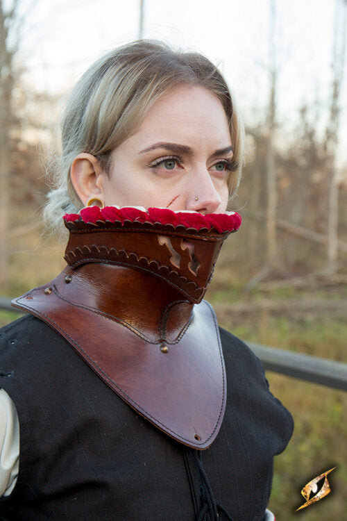 Imagen única de: Bevor De Cuero Noble