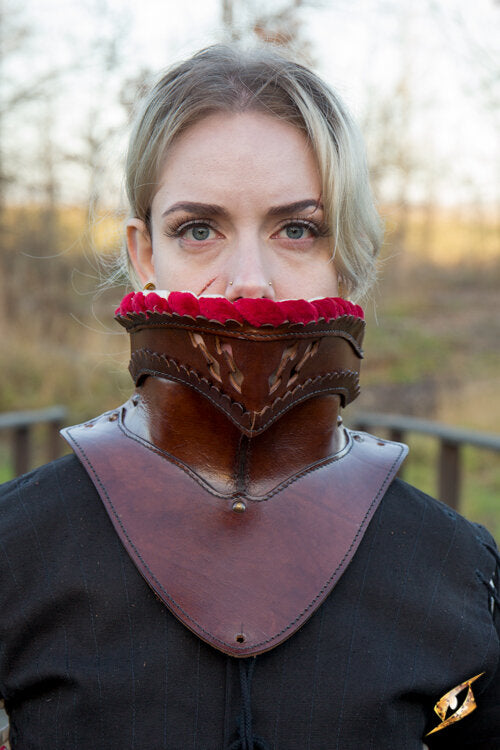 Imagen única de: Bevor De Cuero Noble