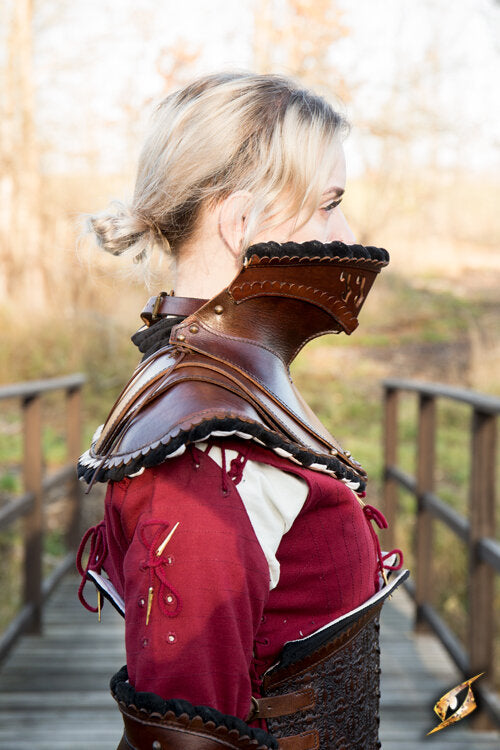 Imagen única de: Bevor De Cuero Noble