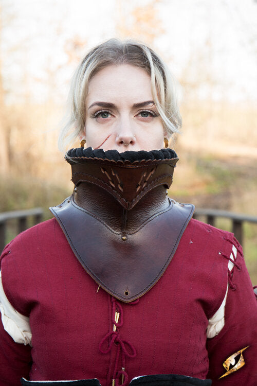 Imagen única de: Bevor De Cuero Noble