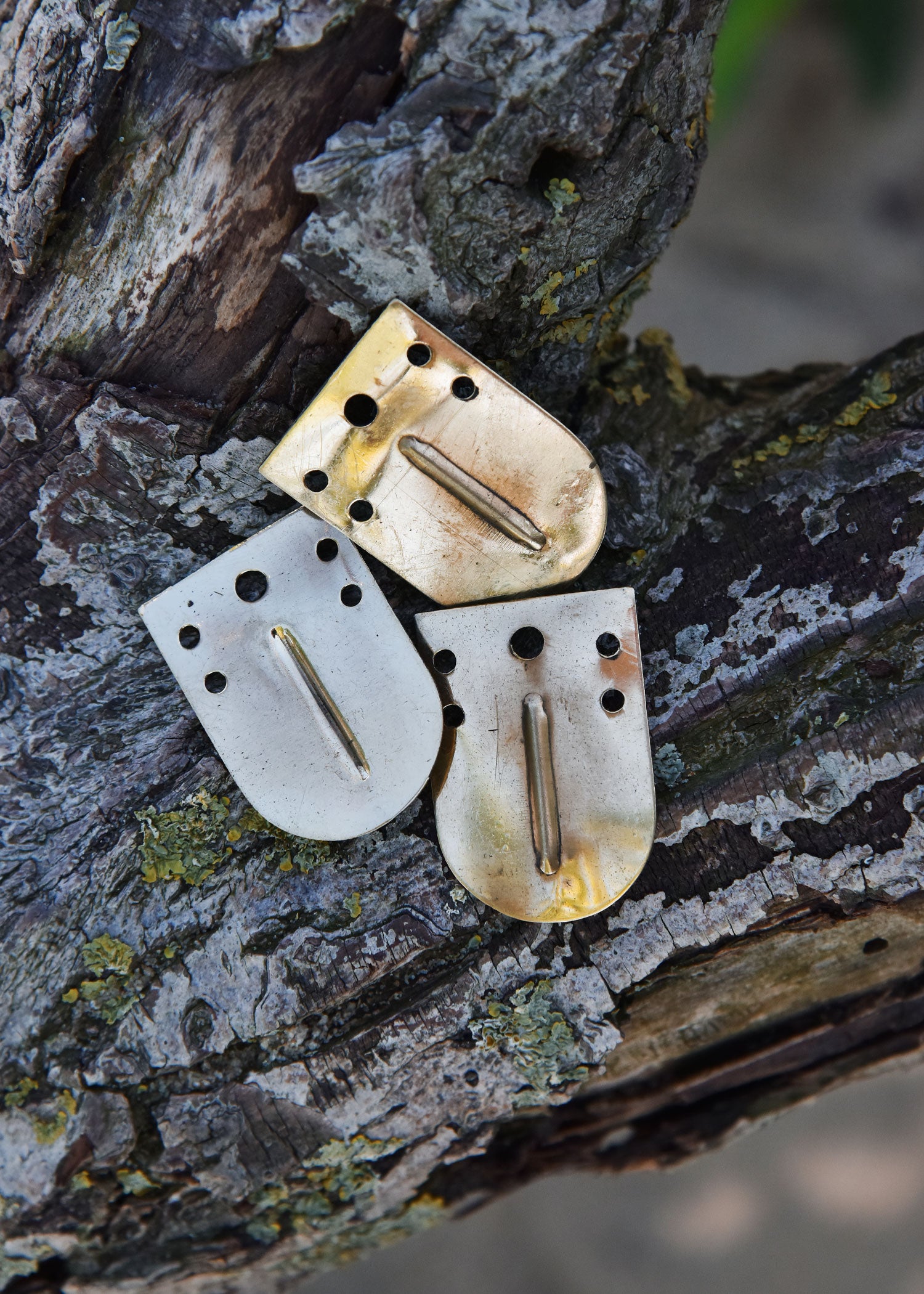 Imagen única de: Básculas De Latón Para Armadura De Listones, 25 Mm X 35 Mm, Con Nervadura Central (Paquete De 25)