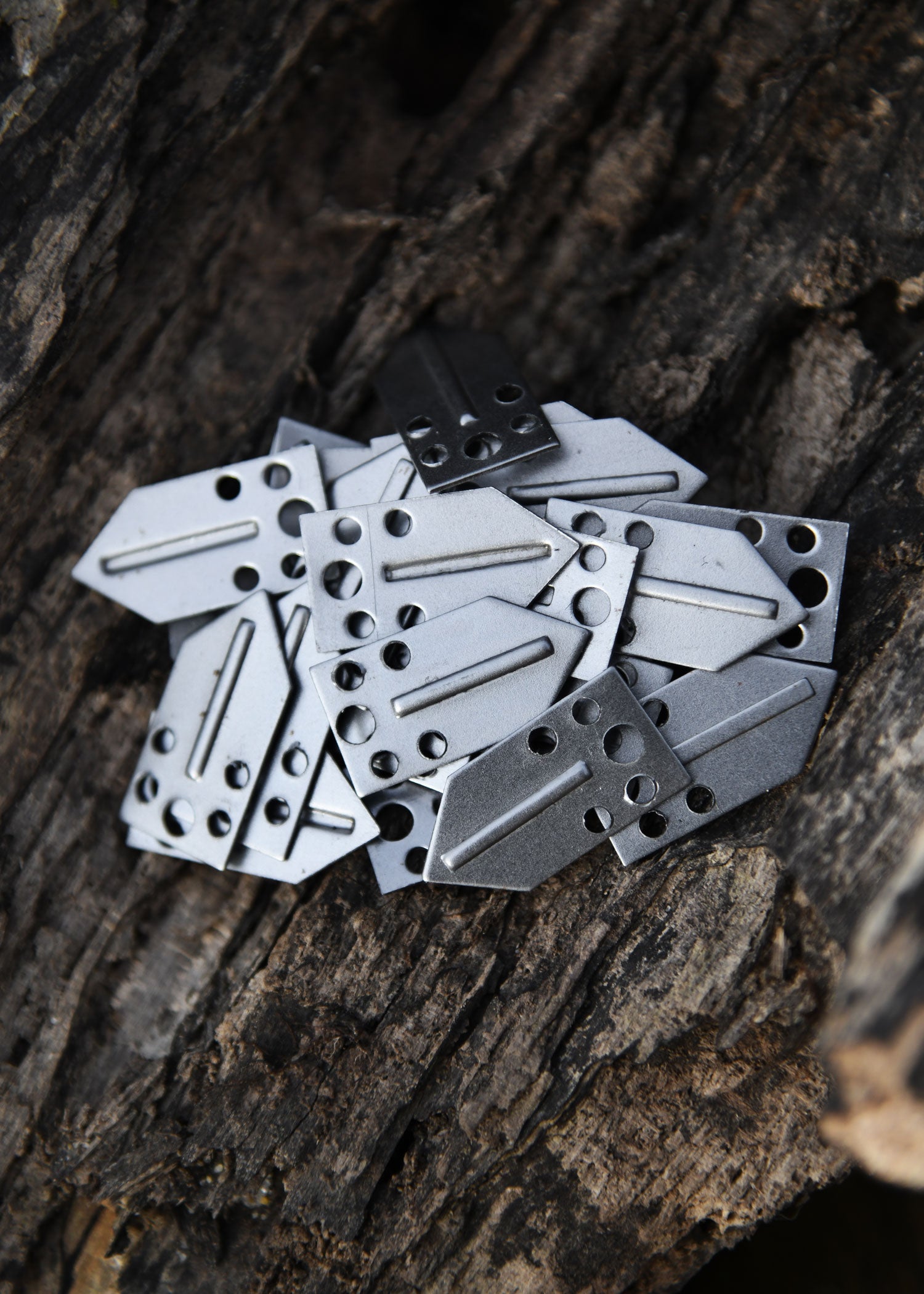 Imagen única de: Básculas De Acero Para Armadura De Listones De 13 Mm X 25 Mm (Paquete De 25)