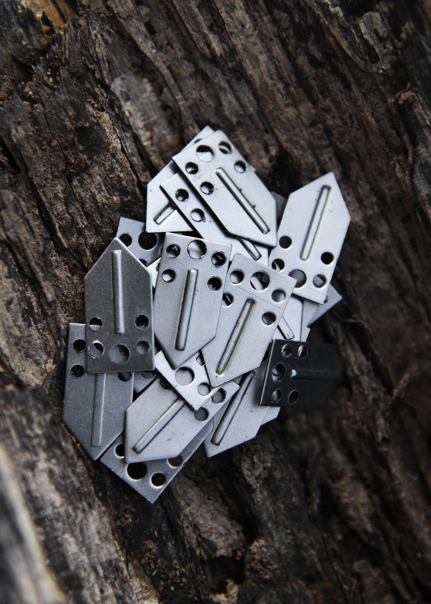 Imagen única de: Básculas De Acero Para Armadura De Listones De 13 Mm X 25 Mm (Paquete De 25)