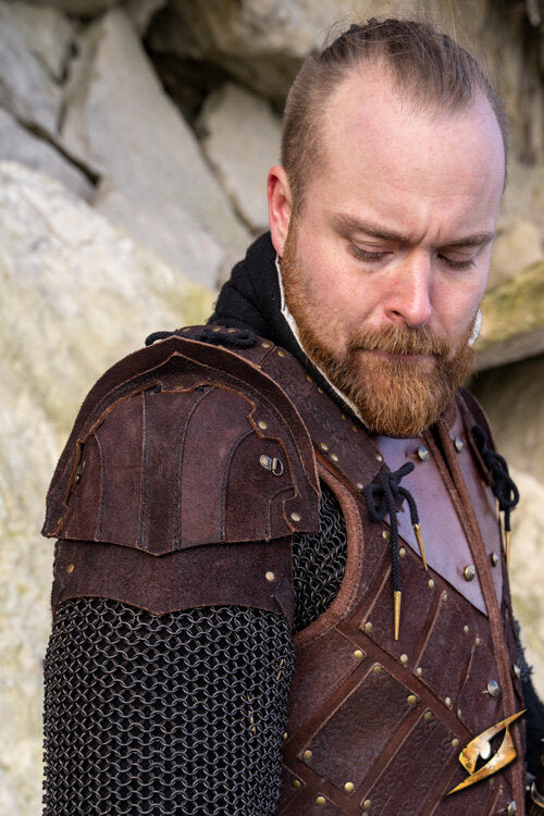 Imagen única de: Armadura De Hombro De Ante Woodsman