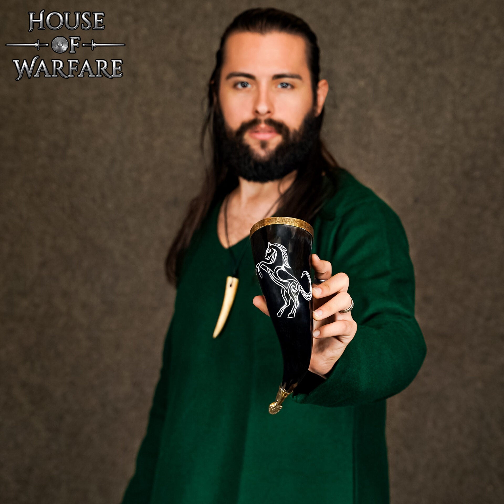 Imagen única de: Taza de Cuerno de Buey Artesanal 200-300ml con Borde de Latón y Punta de Cabeza de León