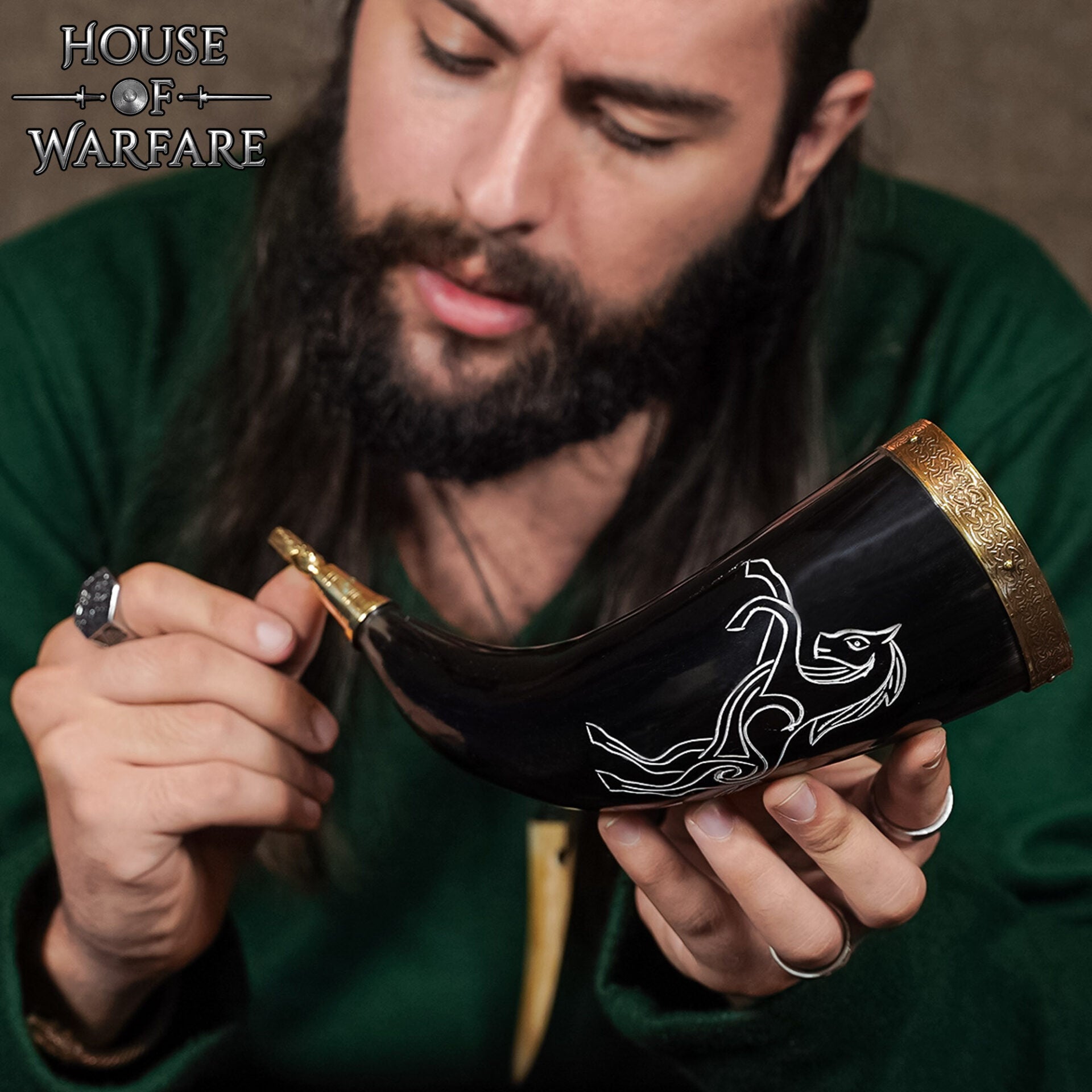 Imagen única de: Taza de Cuerno de Buey Artesanal 200-300ml con Borde de Latón y Punta de Cabeza de León