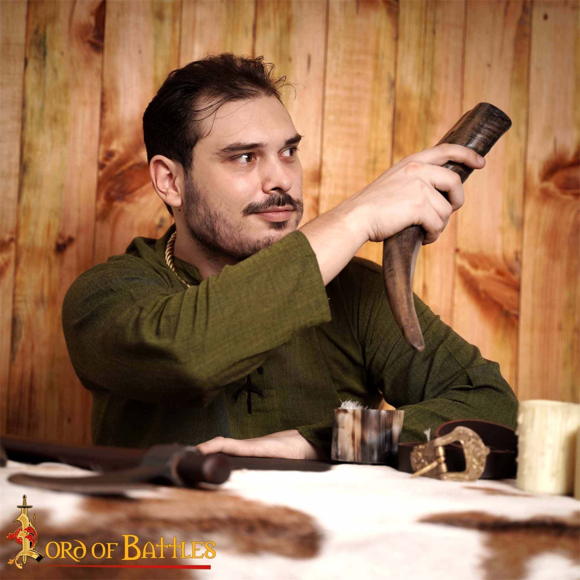 Imagen única de: Jarra de Cuerno de Buey Medieval con Acabado a Mano (400 Ml)