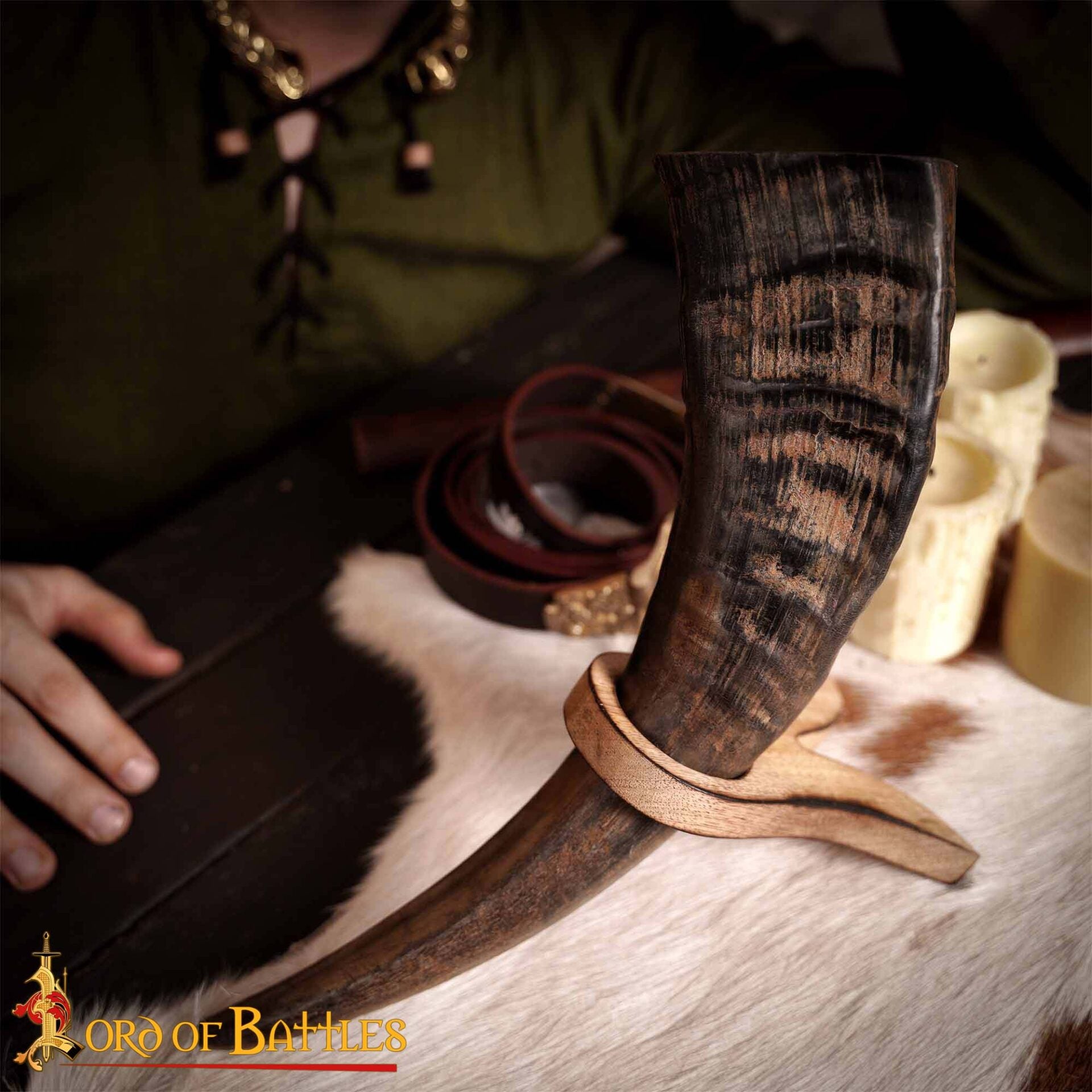 Imagen única de: Jarra de Cuerno de Buey Medieval con Acabado a Mano (400 Ml)