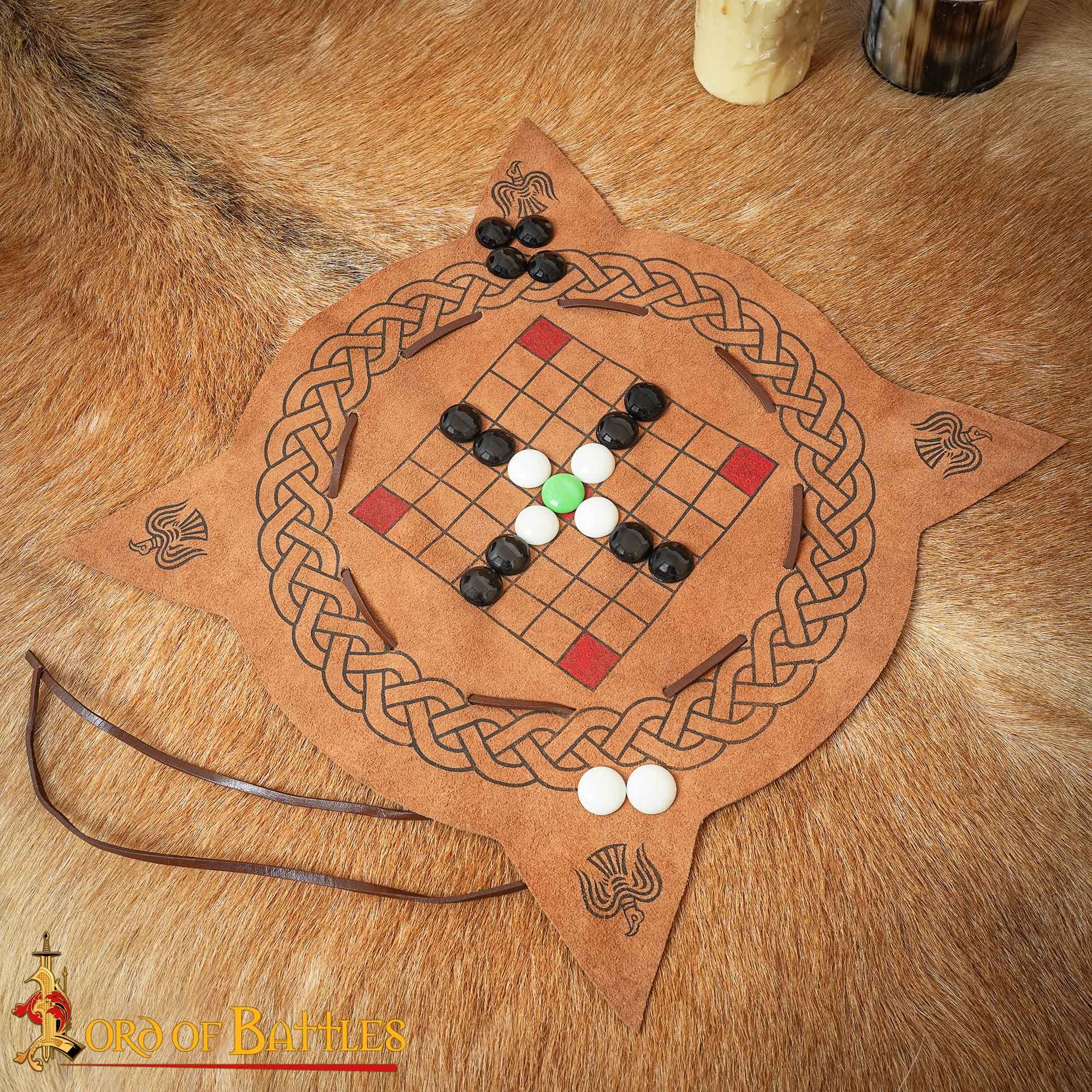 Imagen única de: Juego Hnefatafl Vikingo del Siglo X - Edición de Viaje de Cuero Hecho a Mano