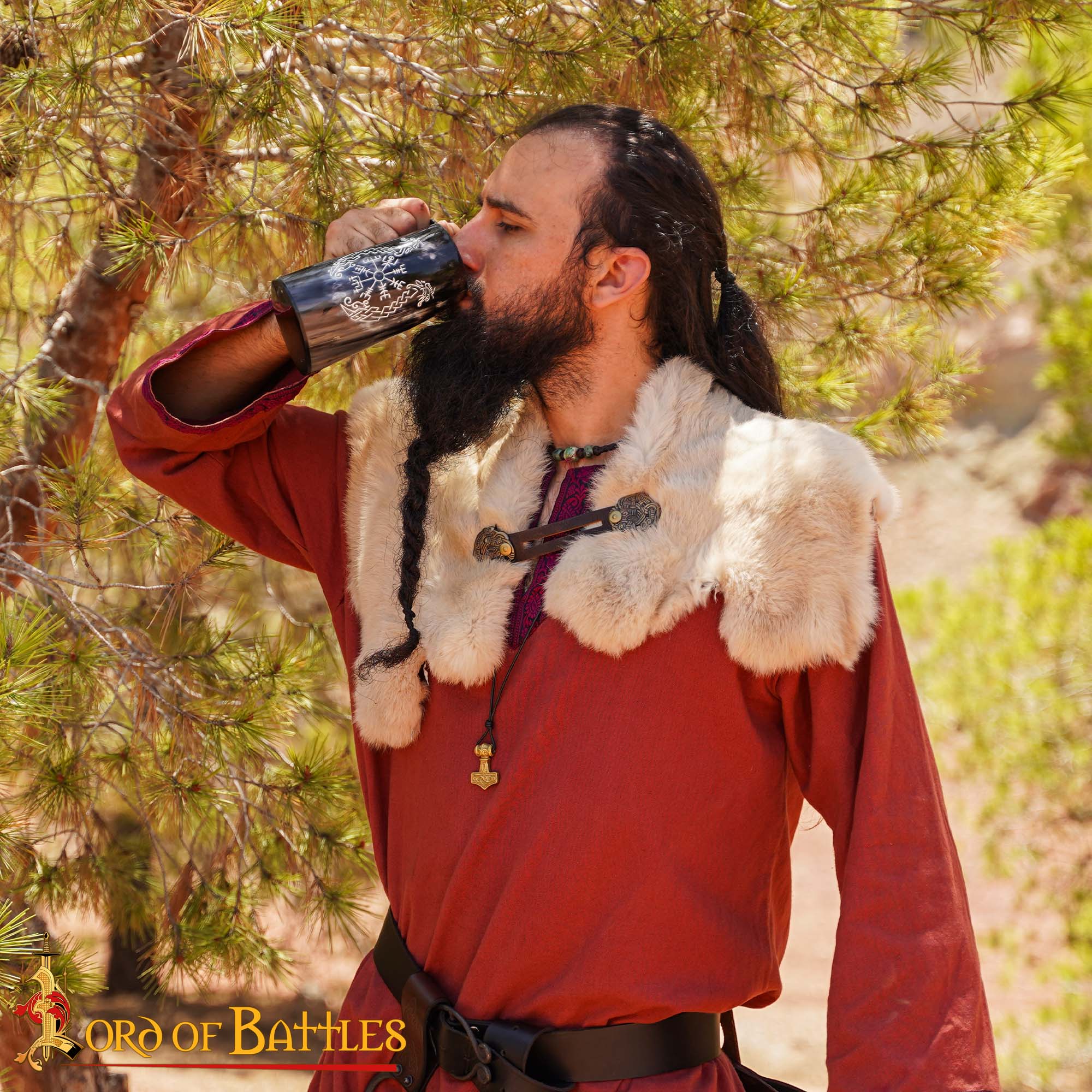 Imagen única de: Jarra Vikinga de Cuerno – Hecha a Mano con Grabado