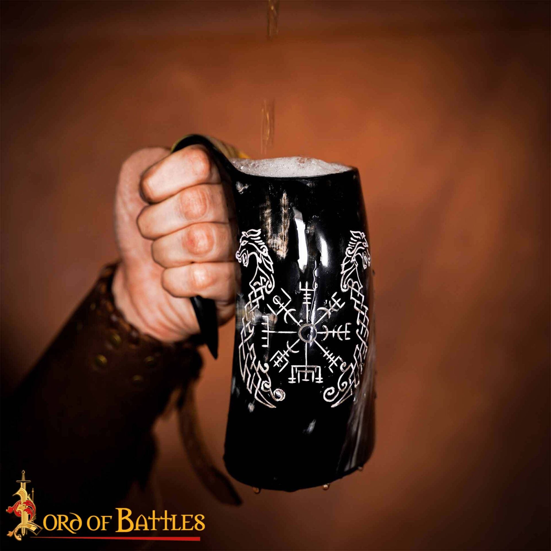 Taza de Cuerno Vikingo con Vegvisir y Grabado de Caballo Gemelo Taza de Cuerno de Buey Natural Pulido, Jarra para Hidromiel y Cerveza - Imagen 18