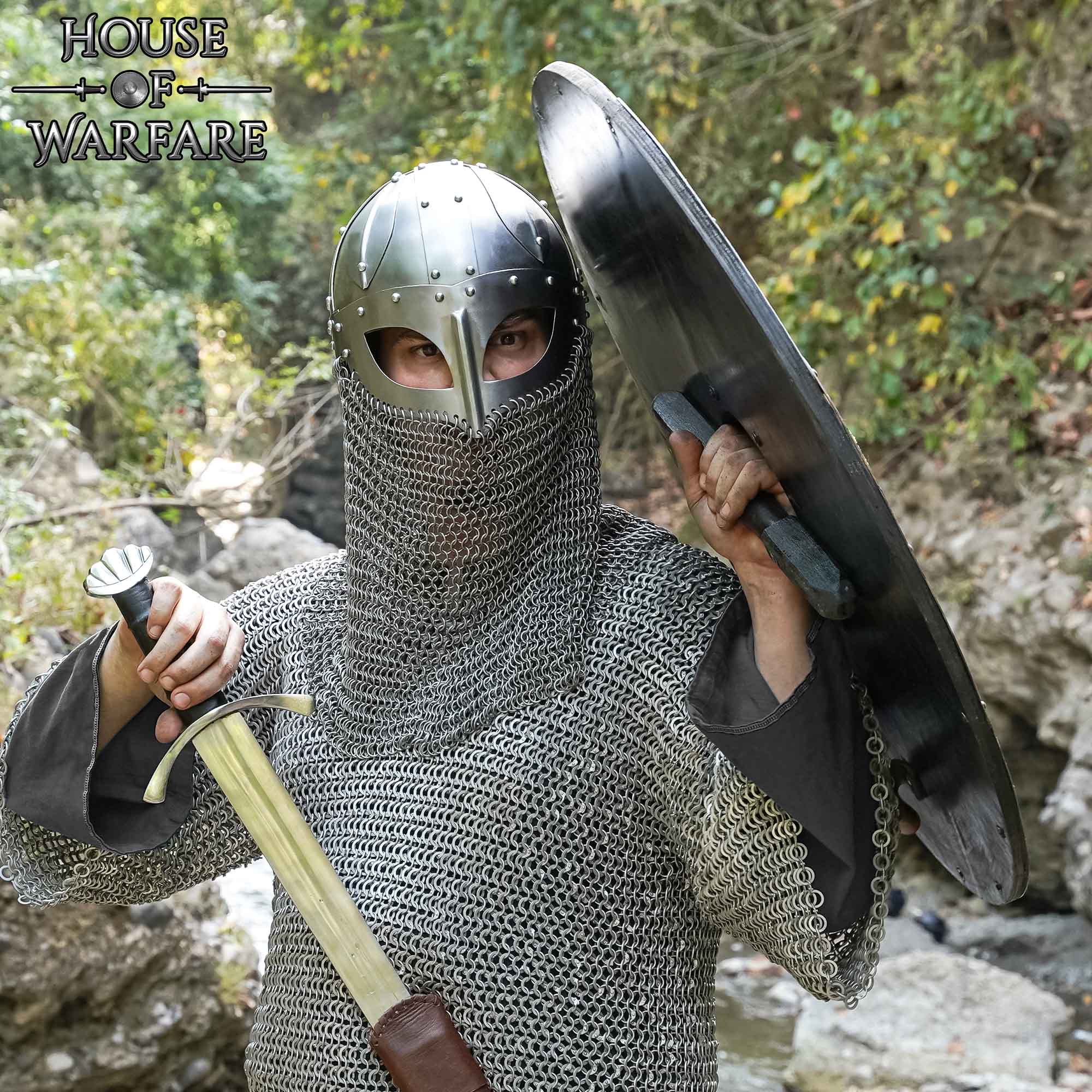 Imagen única de: Escudo Vikingo de Madera con Yelmo de Pavor Diseño Aegishjalmur -escudo de Batalla Redondo Pintado - Escudo Medieval Funcional