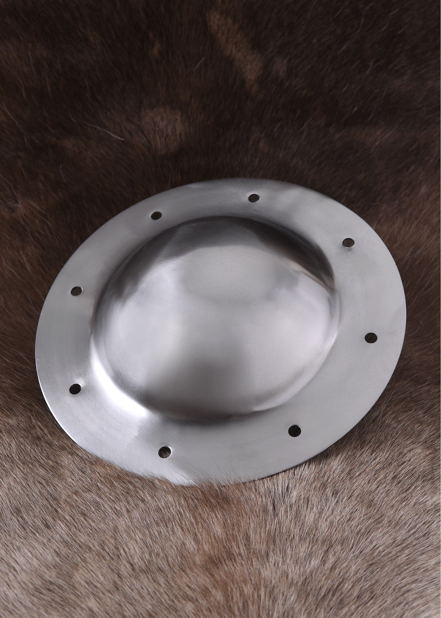 Imagen única de: Jefe De Escudo Con Remaches, 21,5 Cm